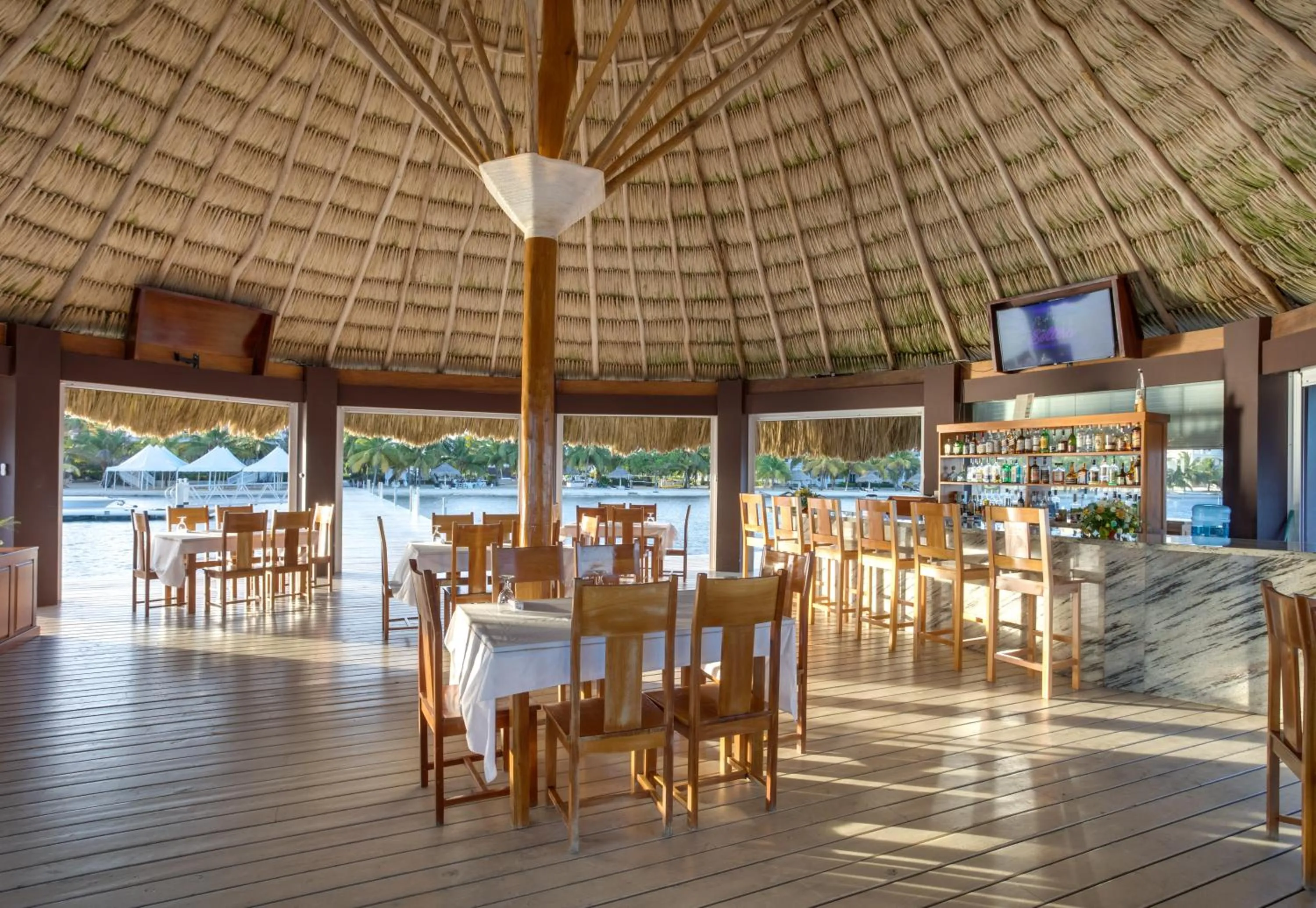 Restaurant/places to eat in Placencia Resort