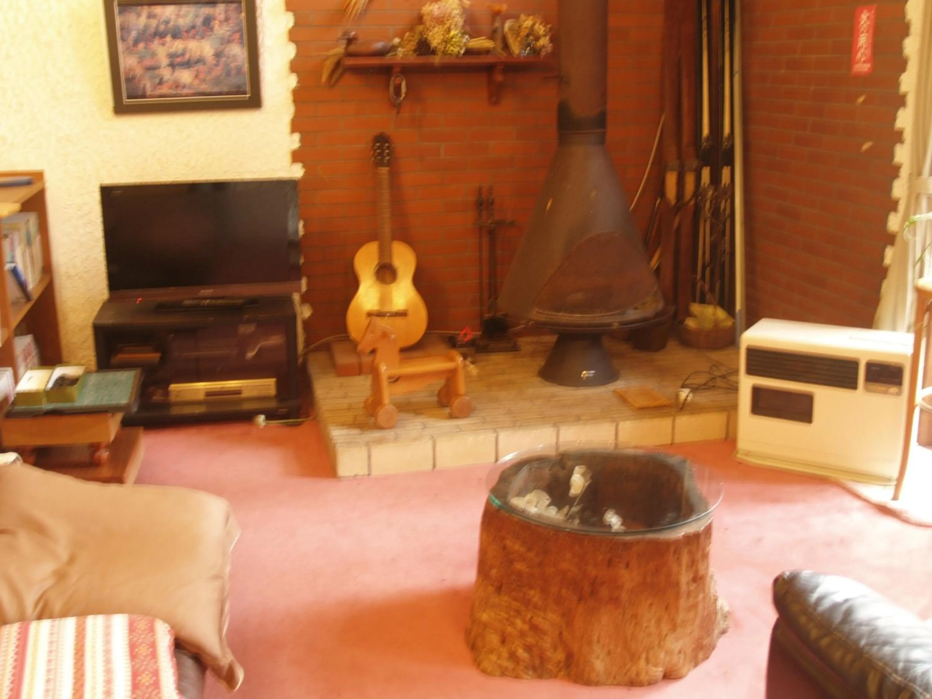 Communal lounge/ TV room in Woody House Kazamidori