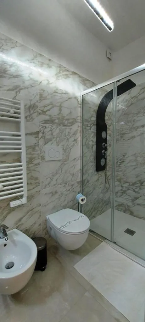 Shower in IL GIGLIO B&B