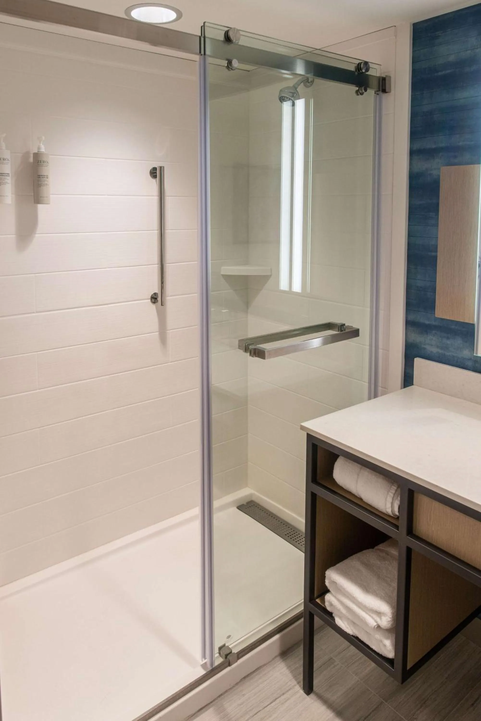 Bathroom in Hilton Garden Inn Mattoon, IL