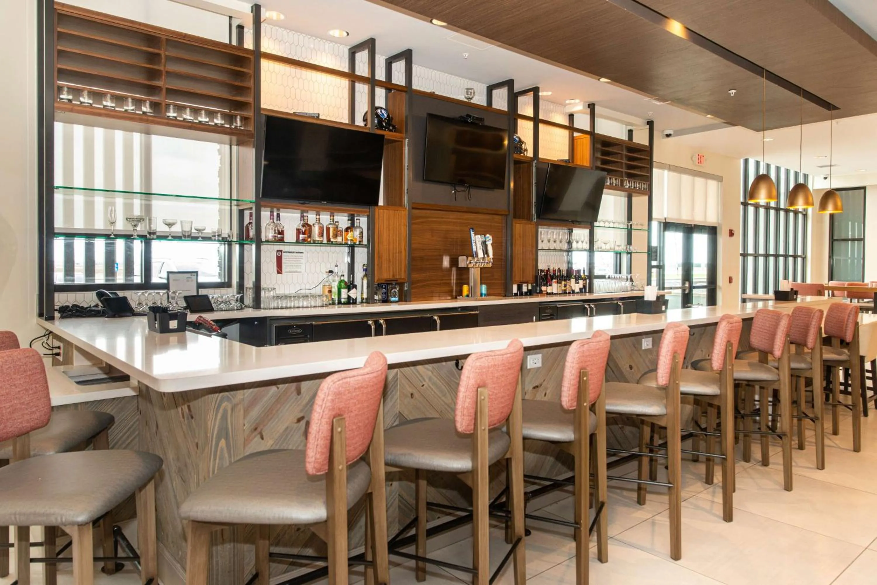 Lounge or bar in Hilton Garden Inn Mattoon, IL