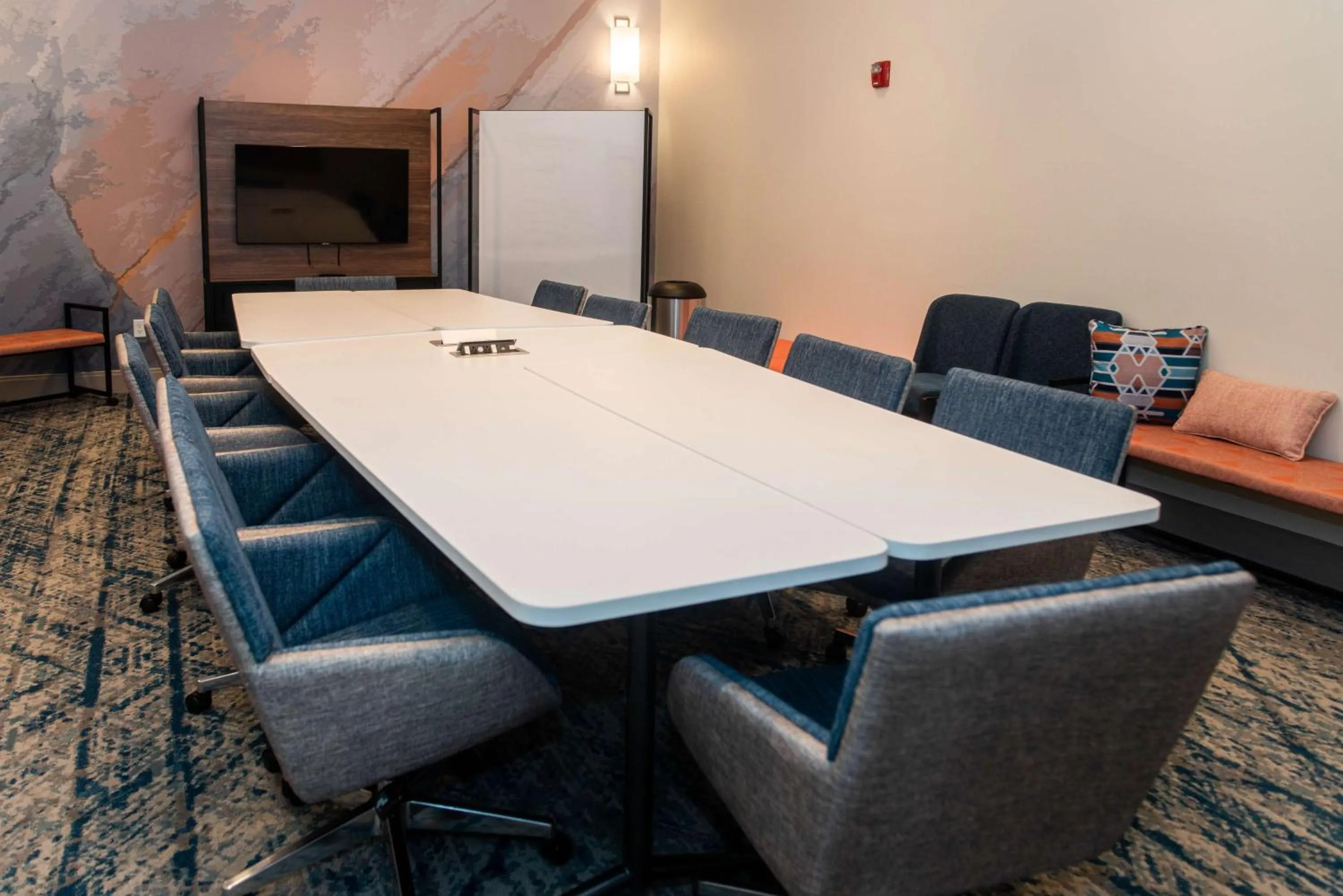 Photo of the whole room in Hilton Garden Inn Mattoon, IL