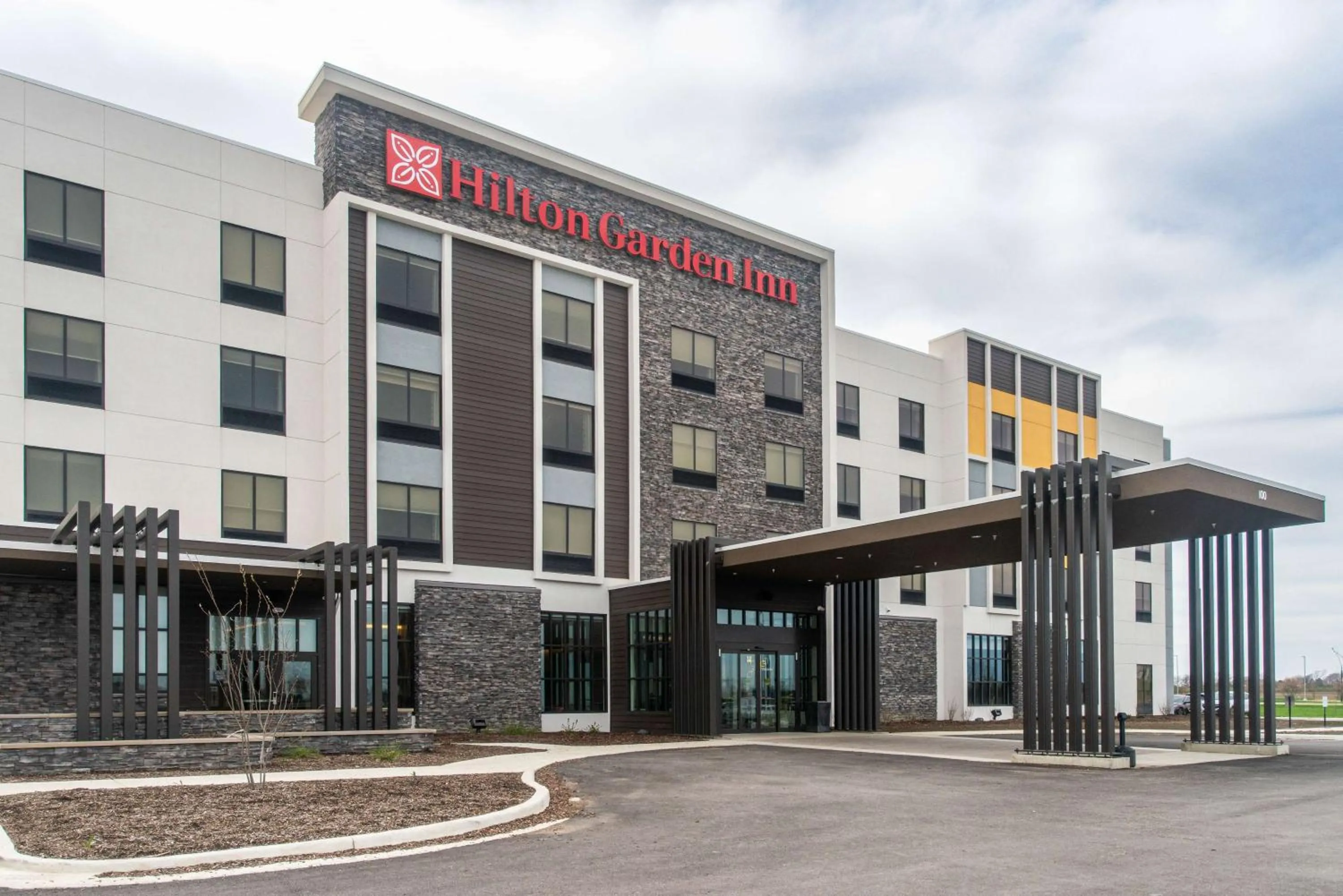 Property building in Hilton Garden Inn Mattoon, IL