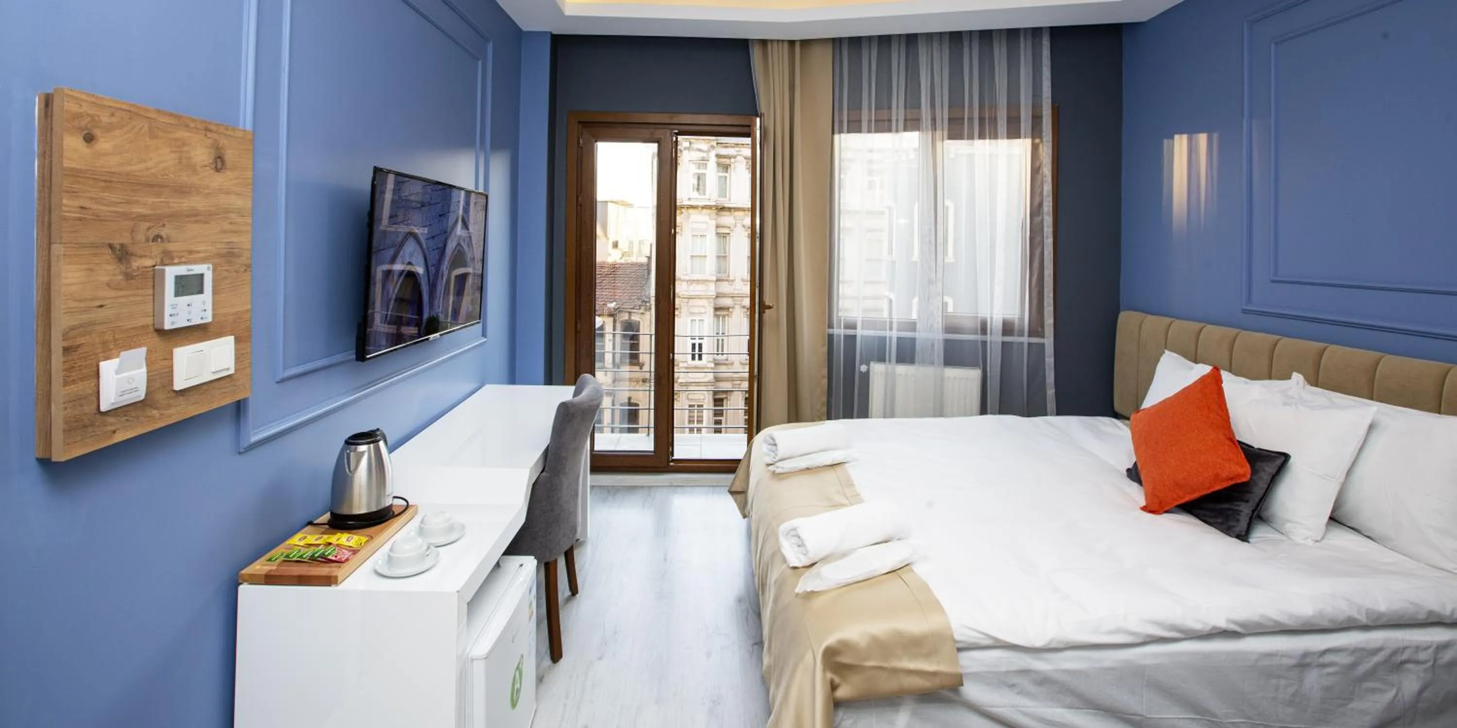 Bed in Taksim Leon's Hotel