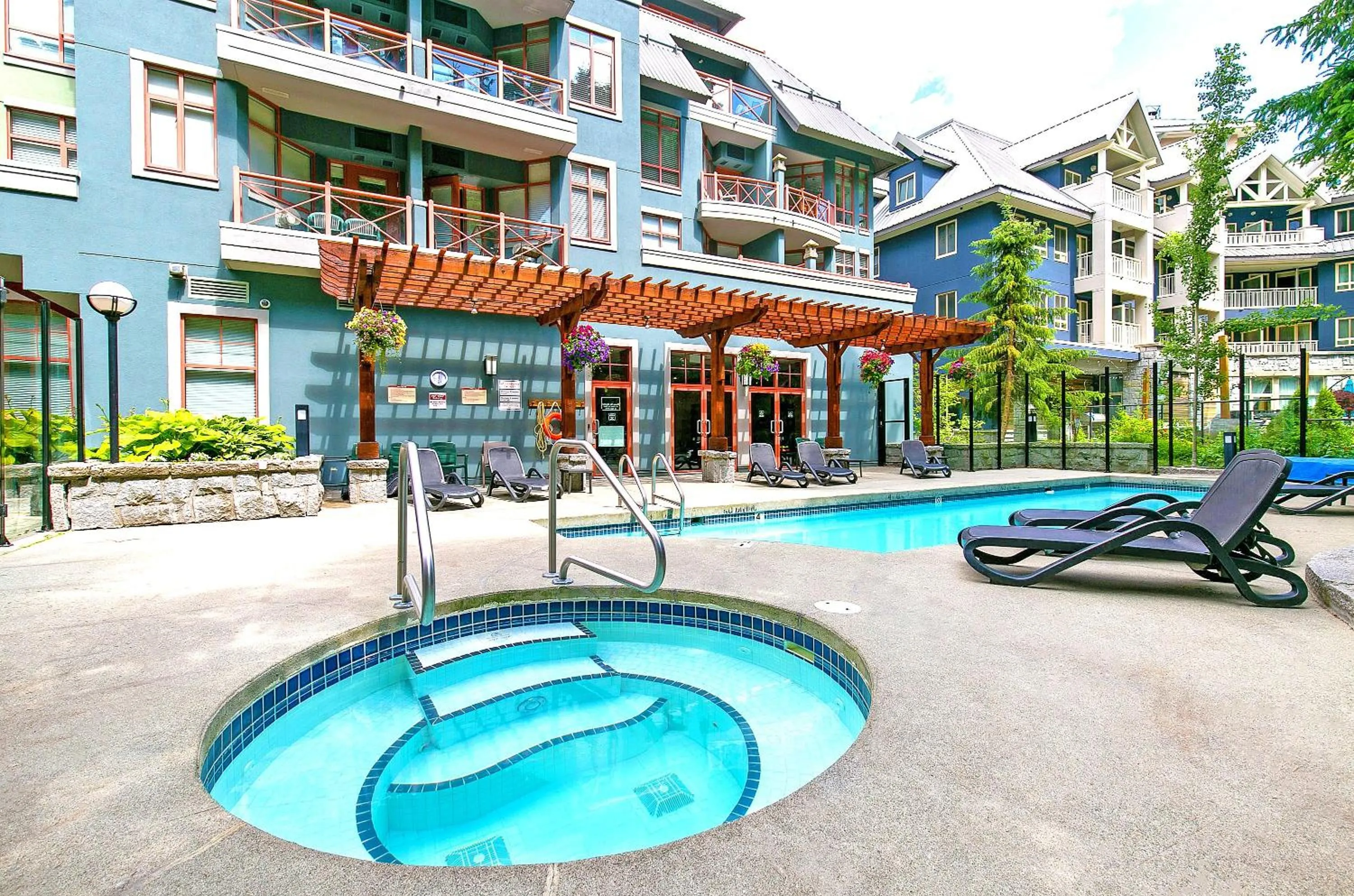 Alpenglow Lodge Studio with Pool Views by MVA