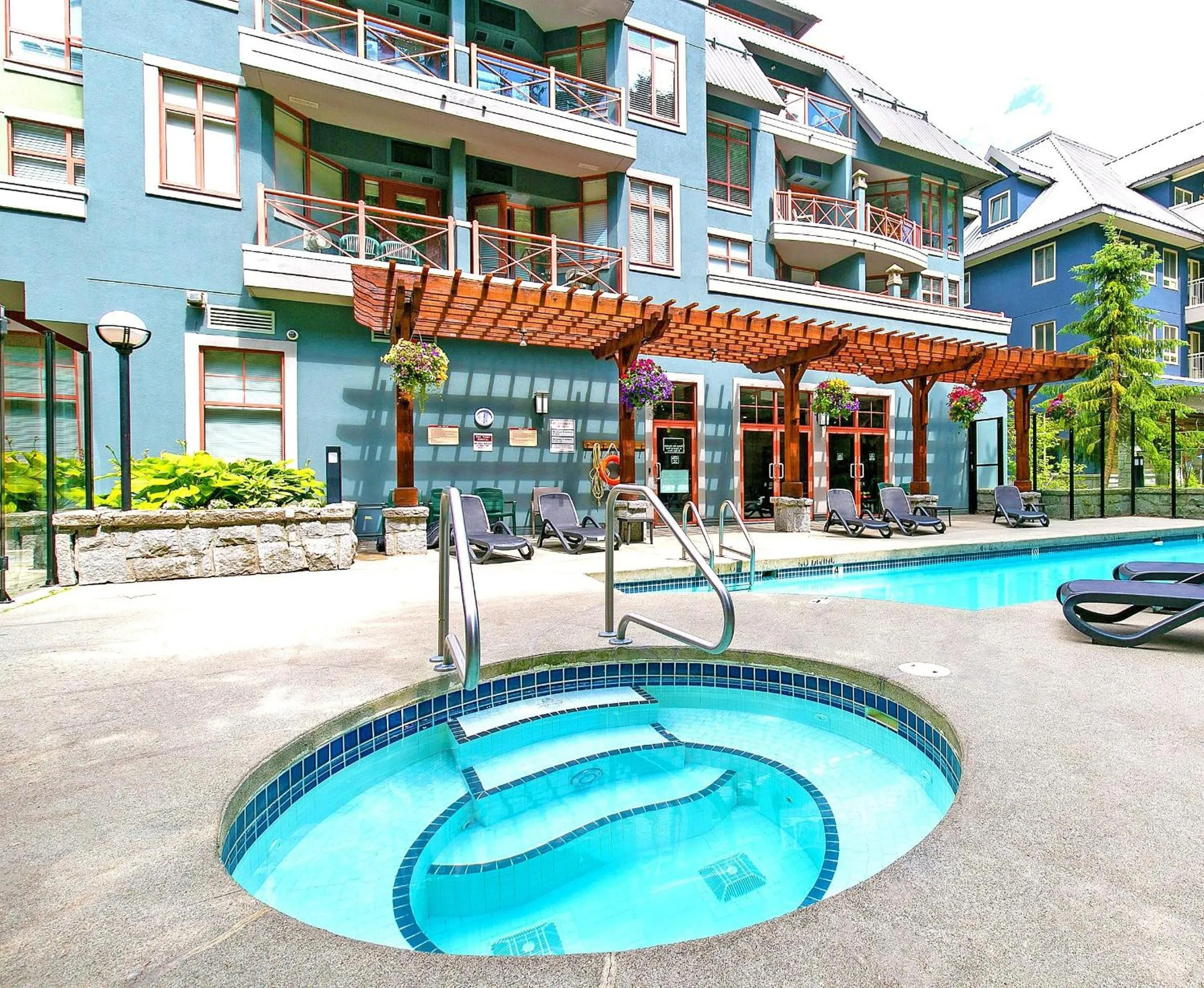 Alpenglow Lodge Studio with Pool Views by MVA