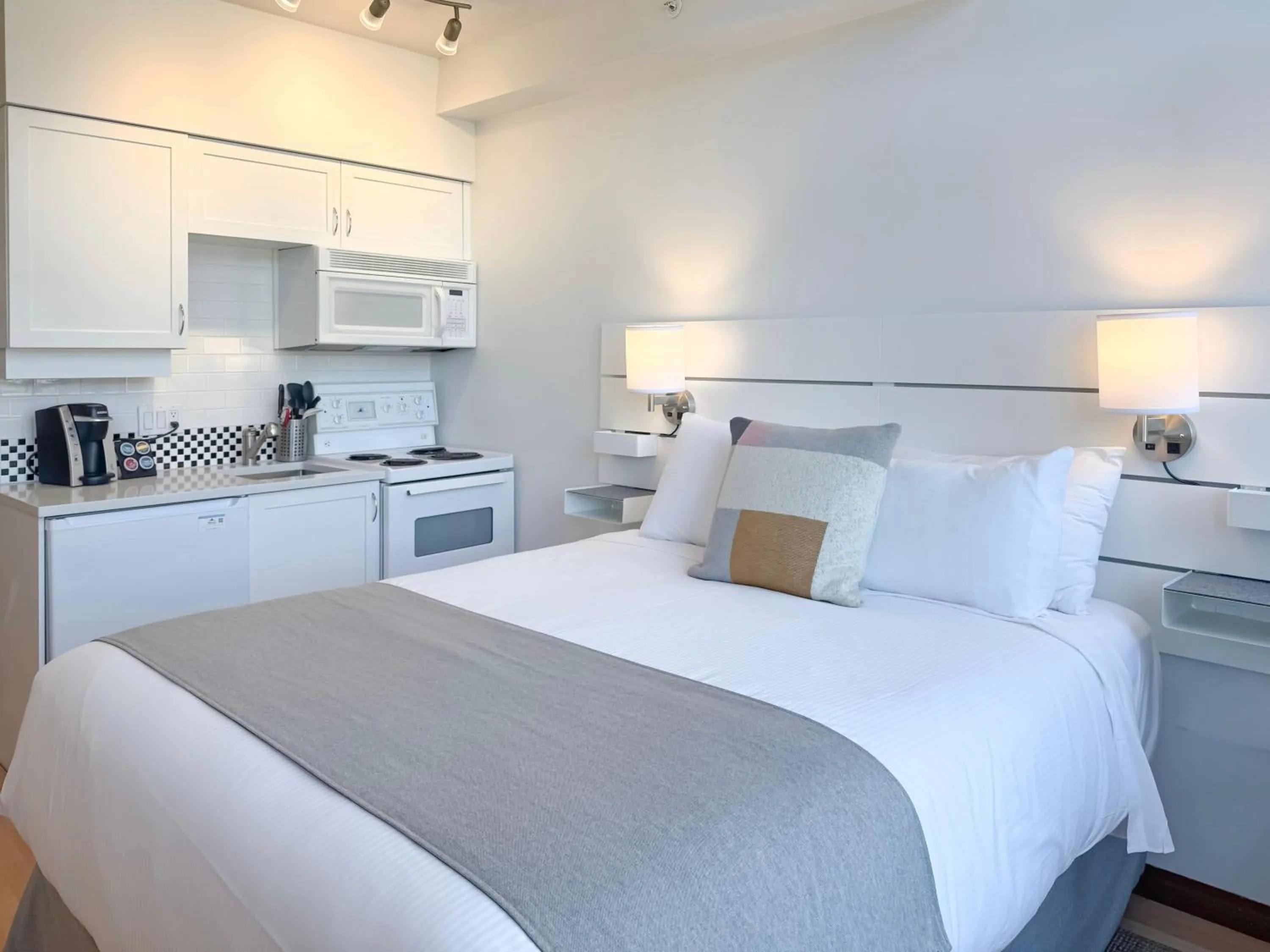 Bed in Alpenglow Lodge Rainbow Look Out Studio by MVA