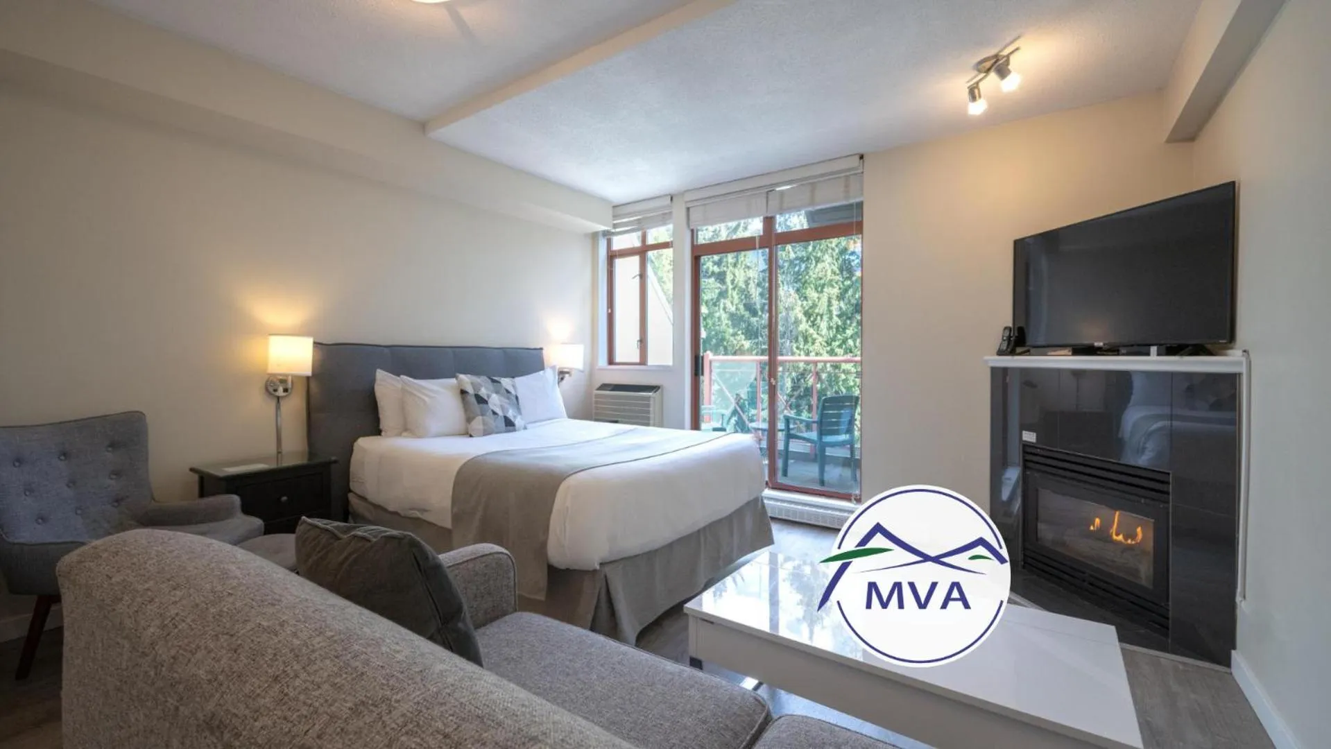 Bed in Alpenglow Lodge Sunny Studio with Sitting Area by MVA