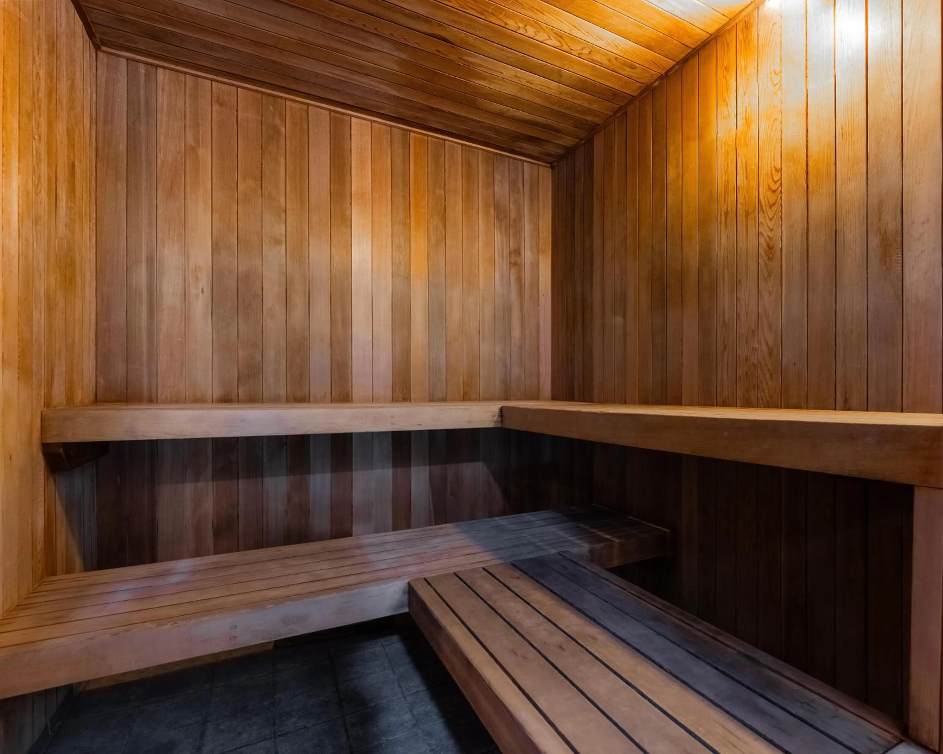 Alpenglow Lodge Sunny Studio with Sitting Area by MVA