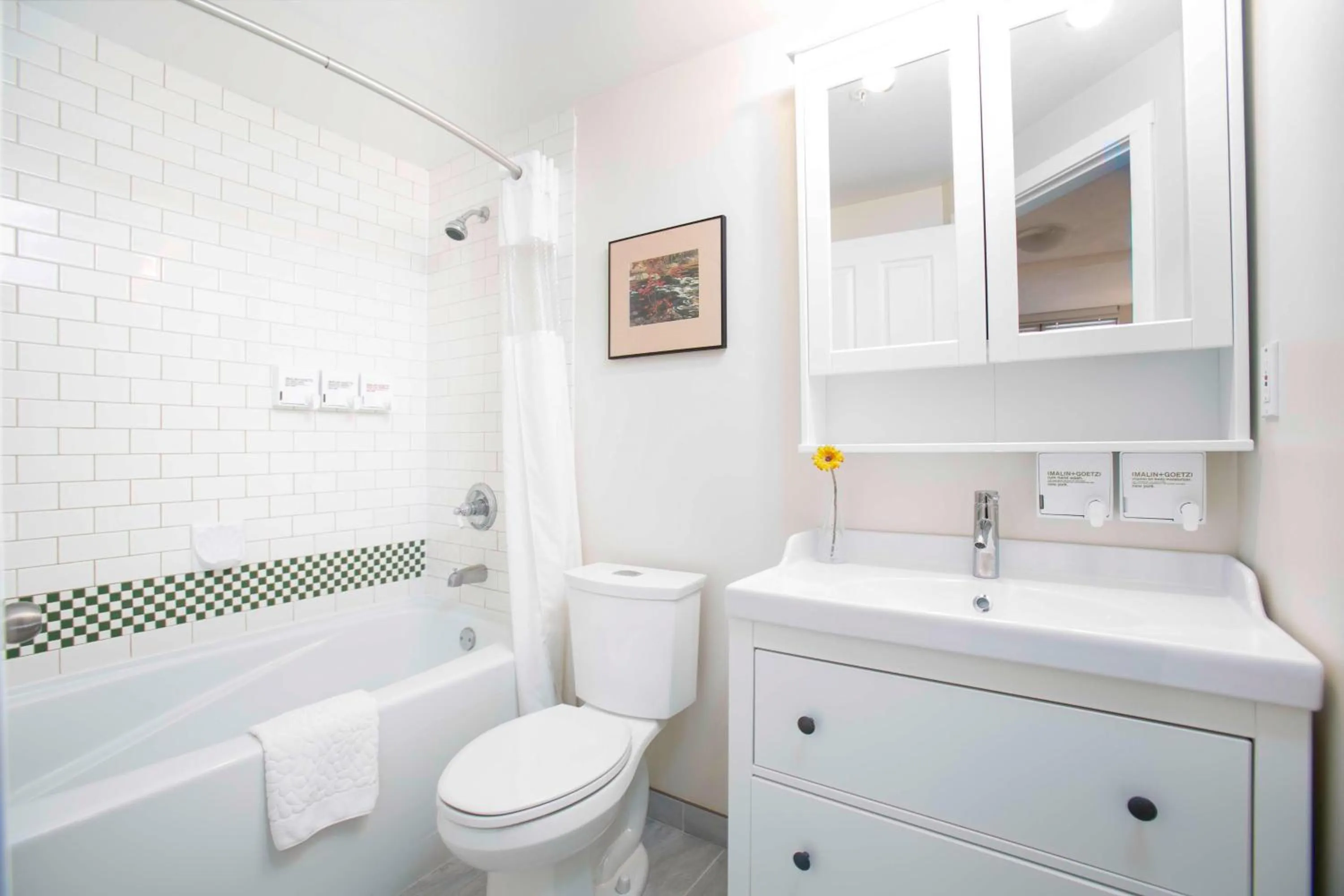 Alpenglow Lodge Sunny Studio with Sitting Area by MVA