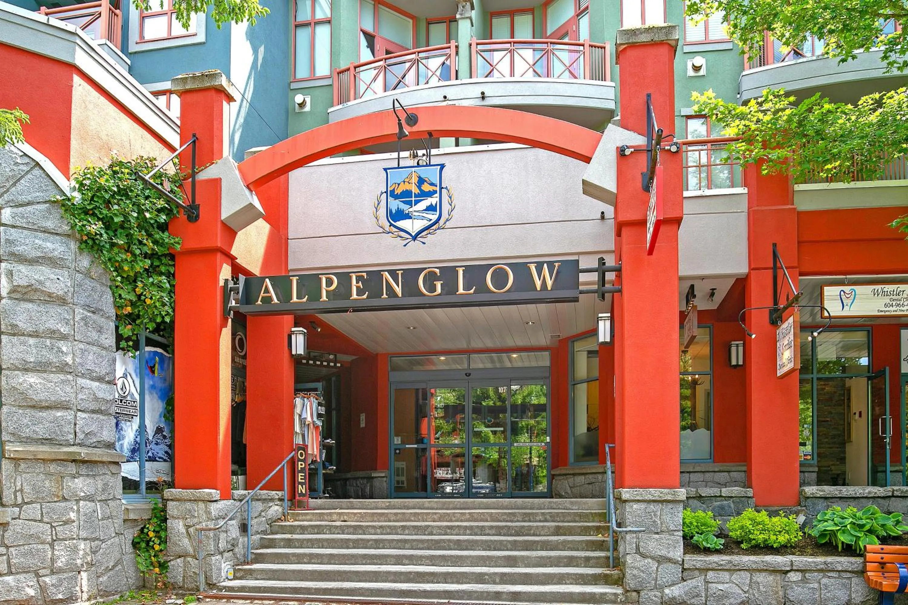 Alpenglow Lodge Sunny Studio with Sitting Area by MVA