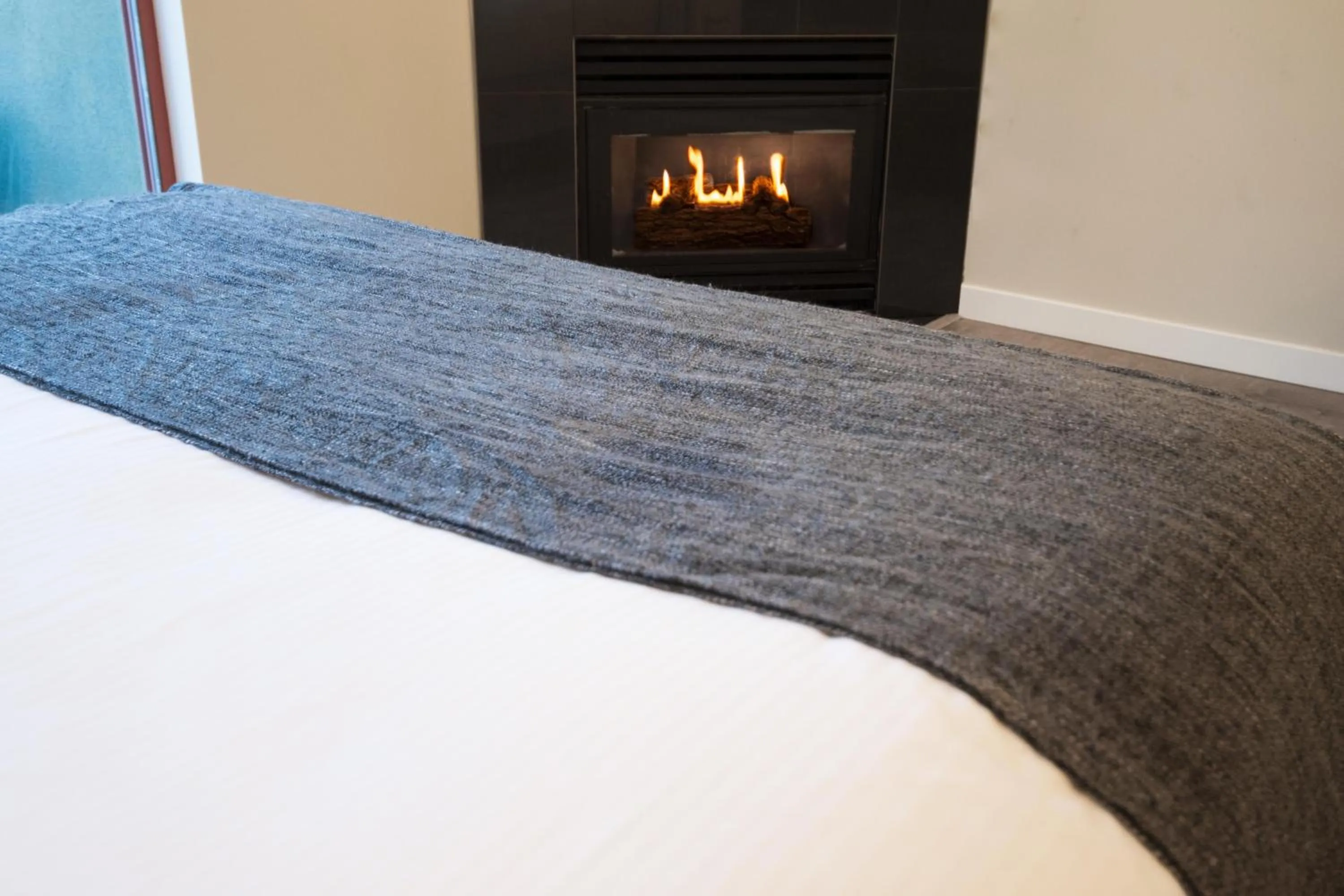 Alpenglow Lodge Sunny Studio with Sitting Area by MVA