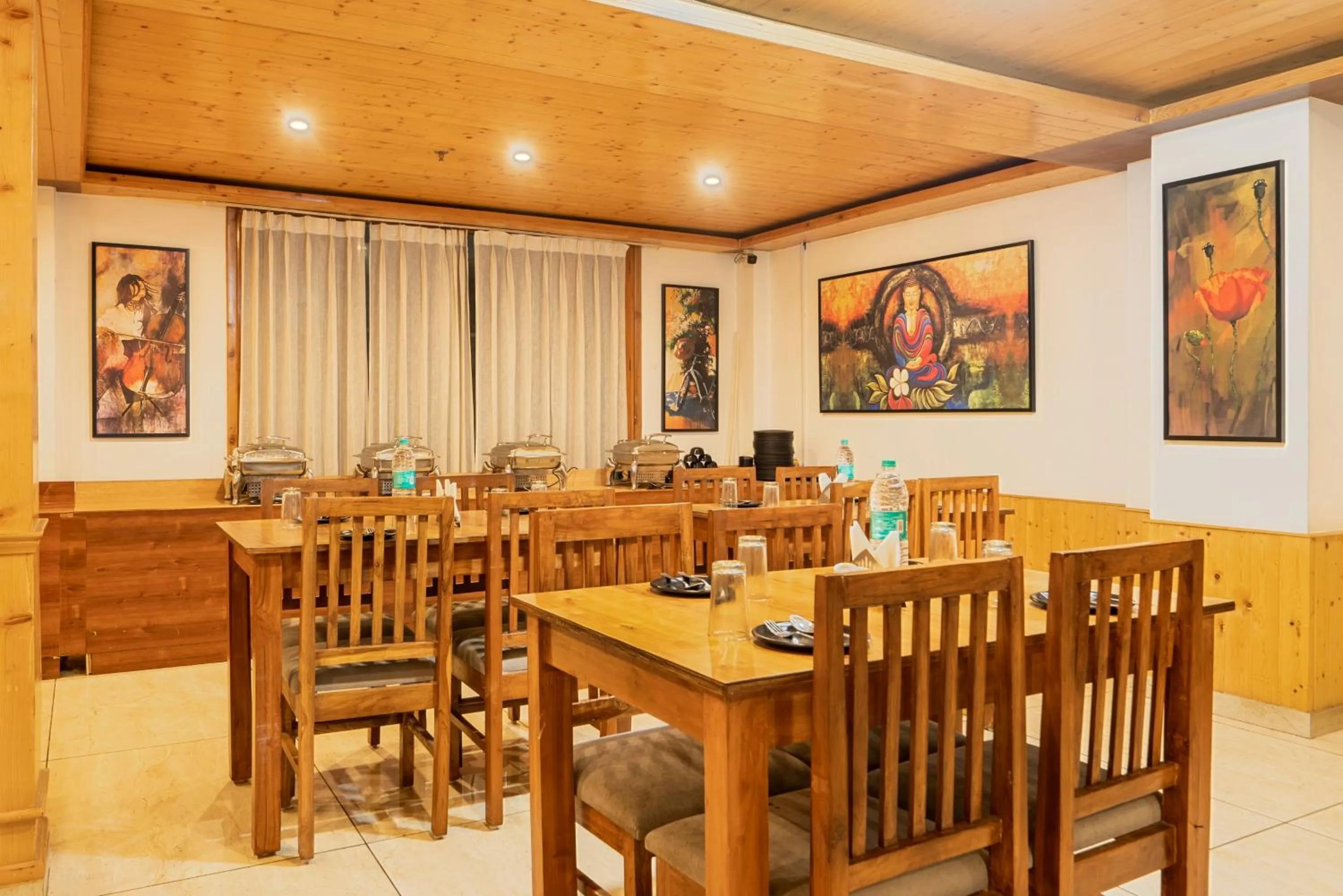 Restaurant/places to eat in Treebo Premium Sattva With Mountain View