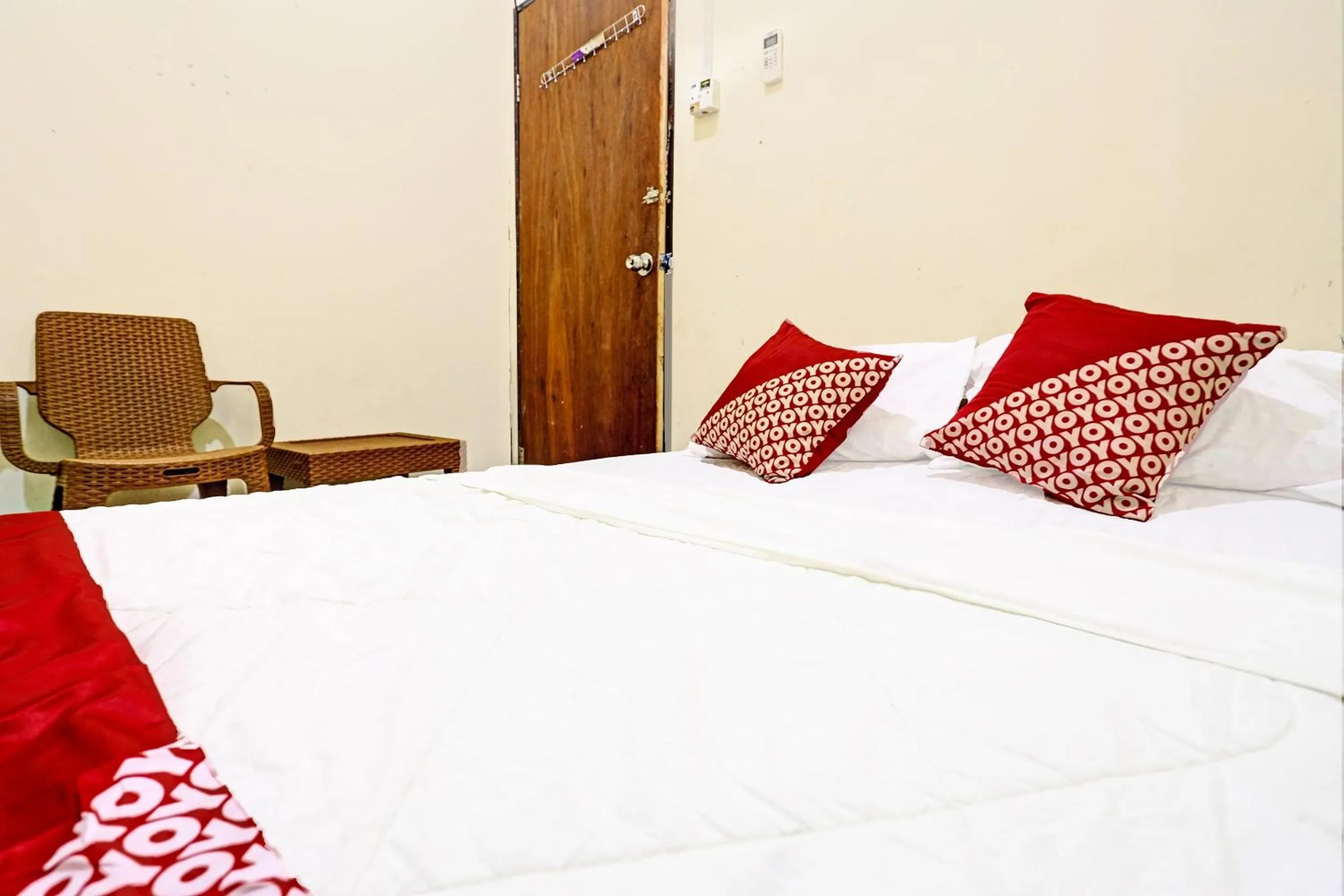 Bedroom, Bed in Hotel O Sar Inn