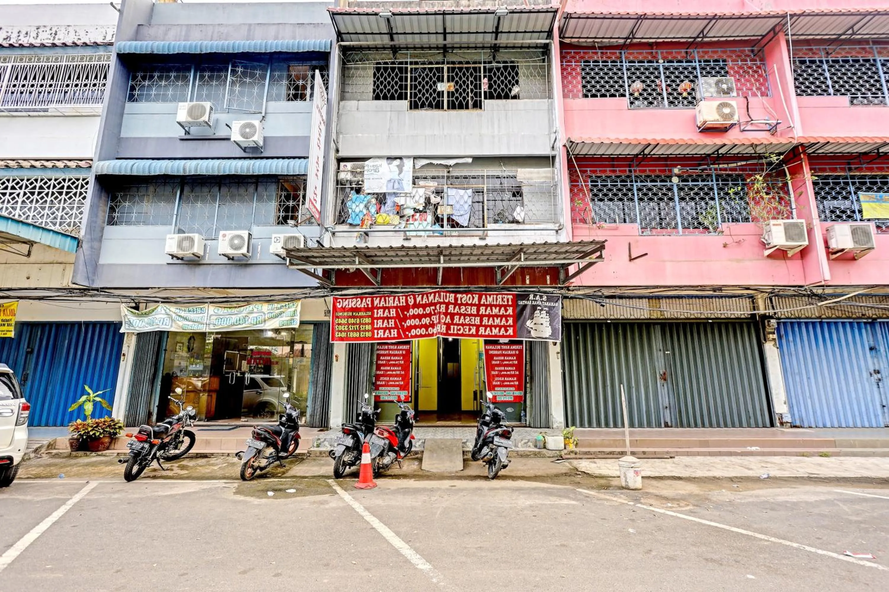 Property building in Hotel O Sar Inn