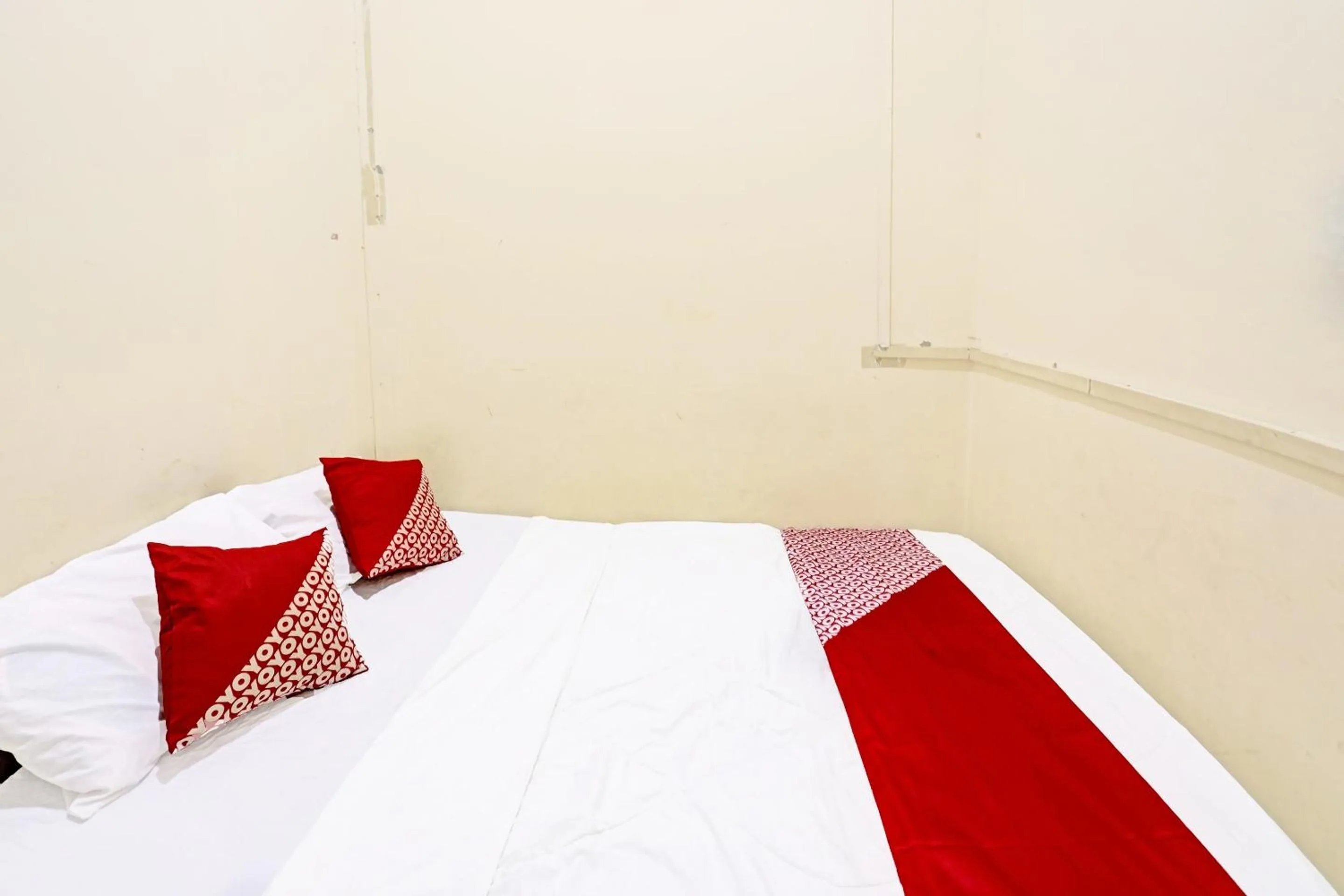 Bedroom, Bed in Hotel O Sar Inn