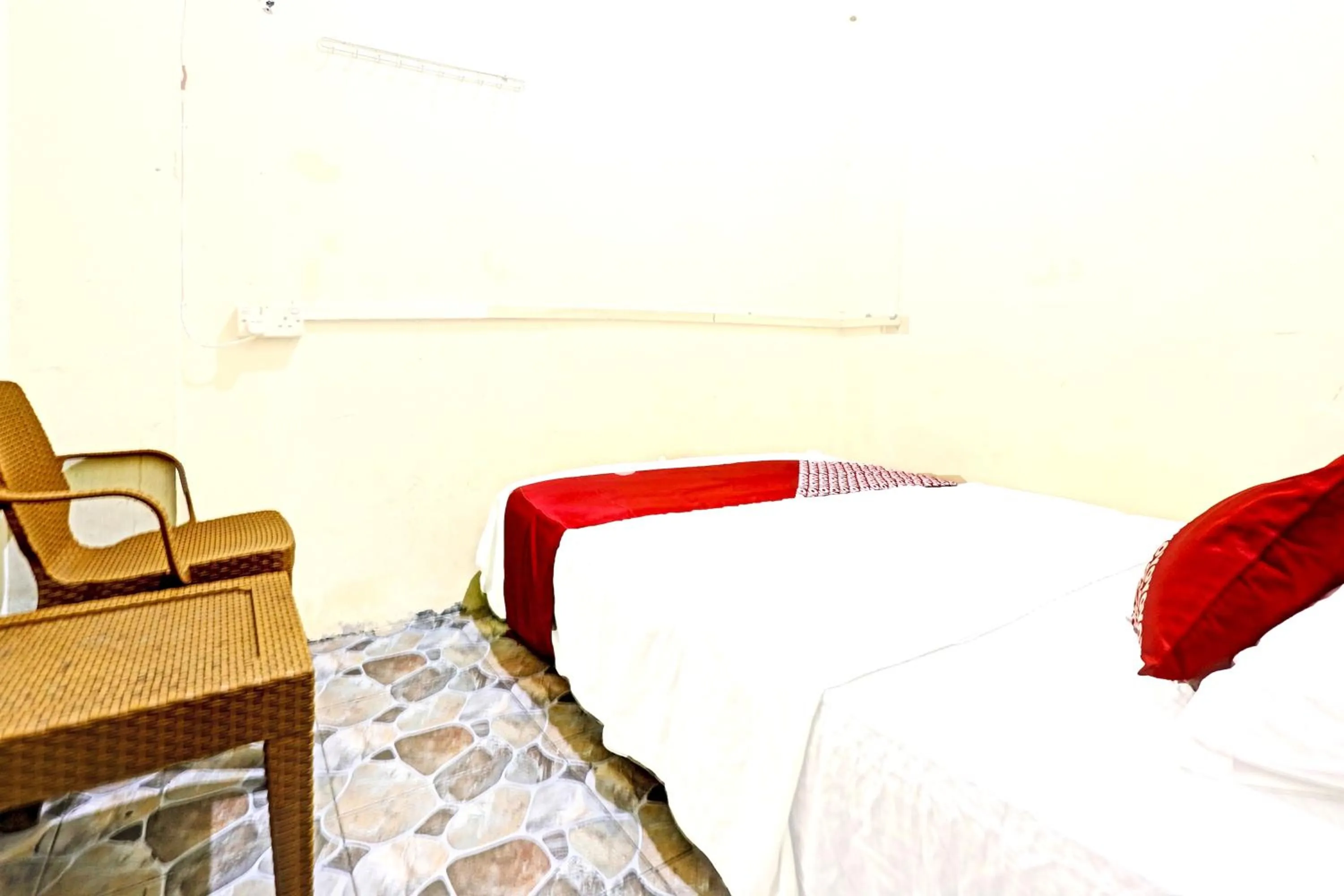 Bedroom, Bed in Hotel O Sar Inn