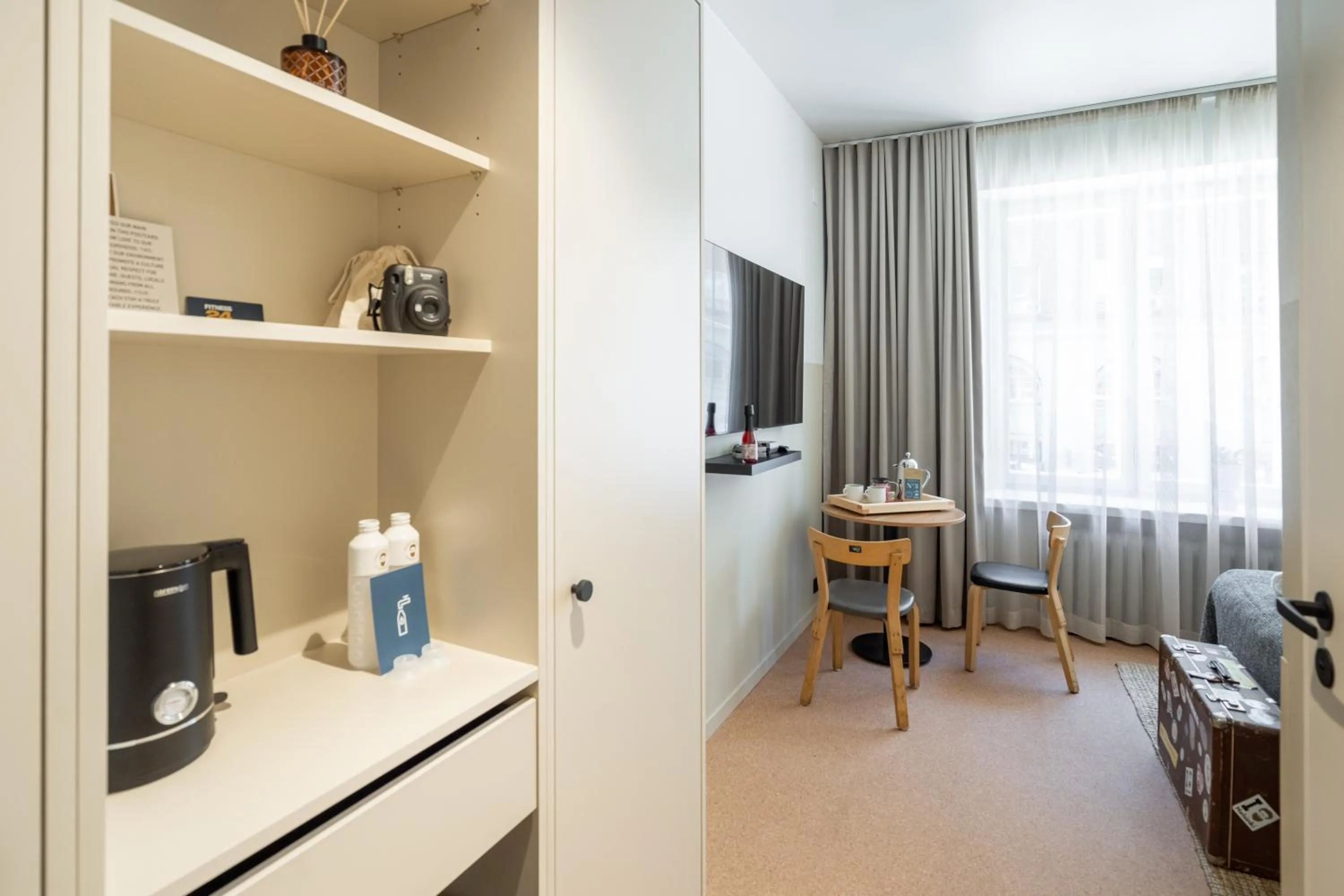 Bedroom in Bob W Helsinki Kluuvi