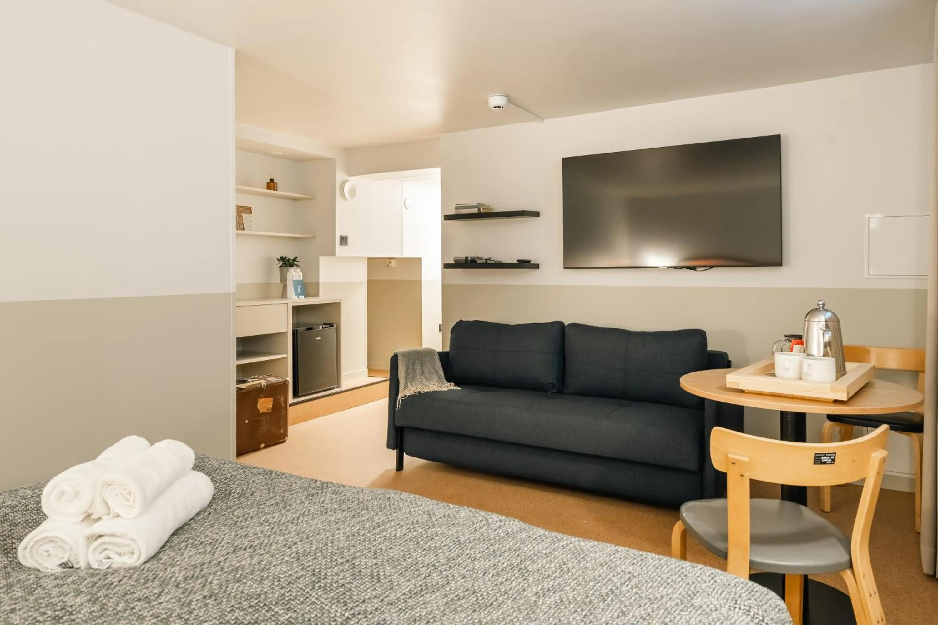 Seating area, Bed in Bob W Helsinki Kluuvi