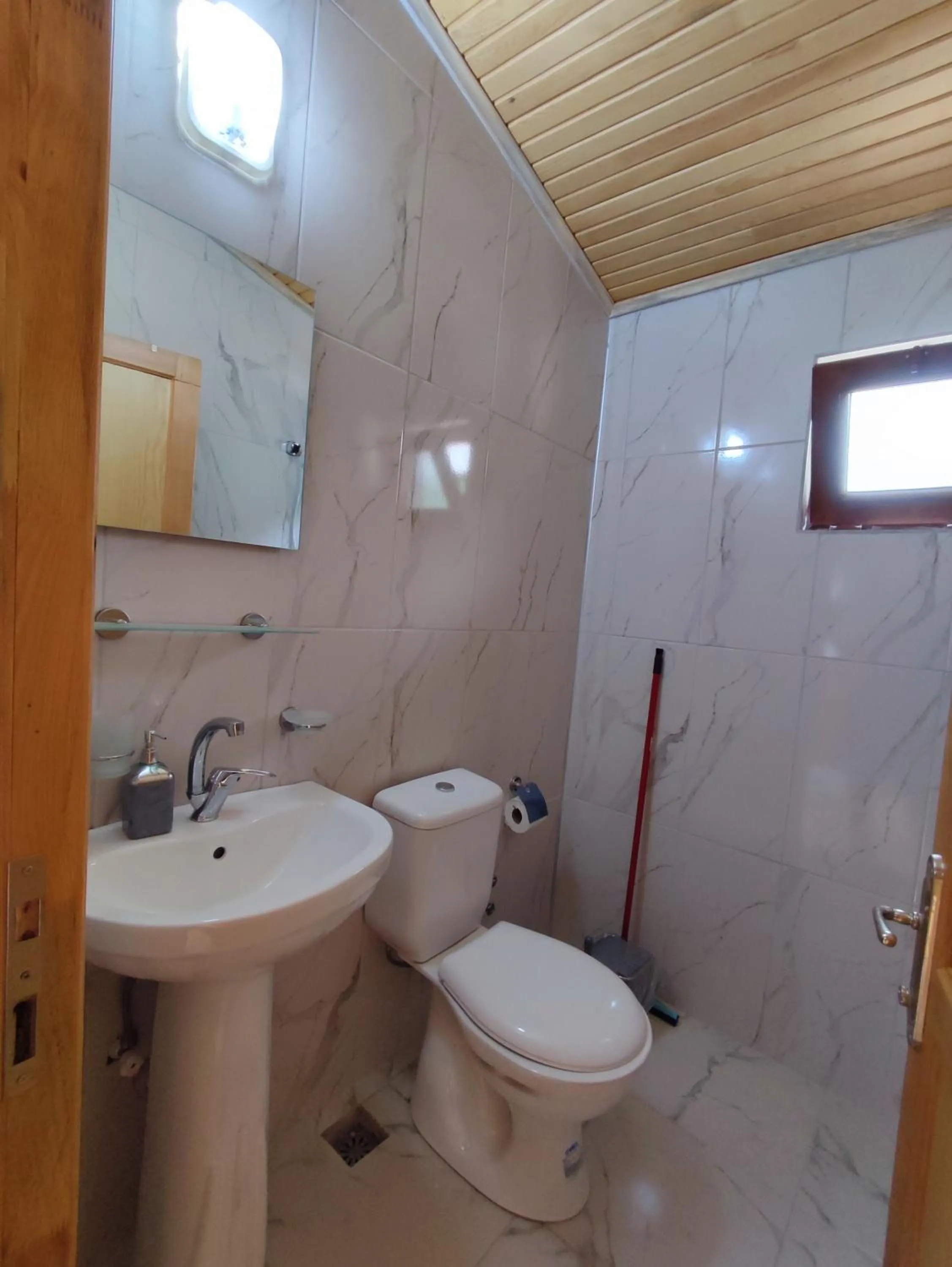 Bathroom in Hurmalik Aparts & Bungalows - Family Bungalows - Large Garden Bungalow with Barbecue