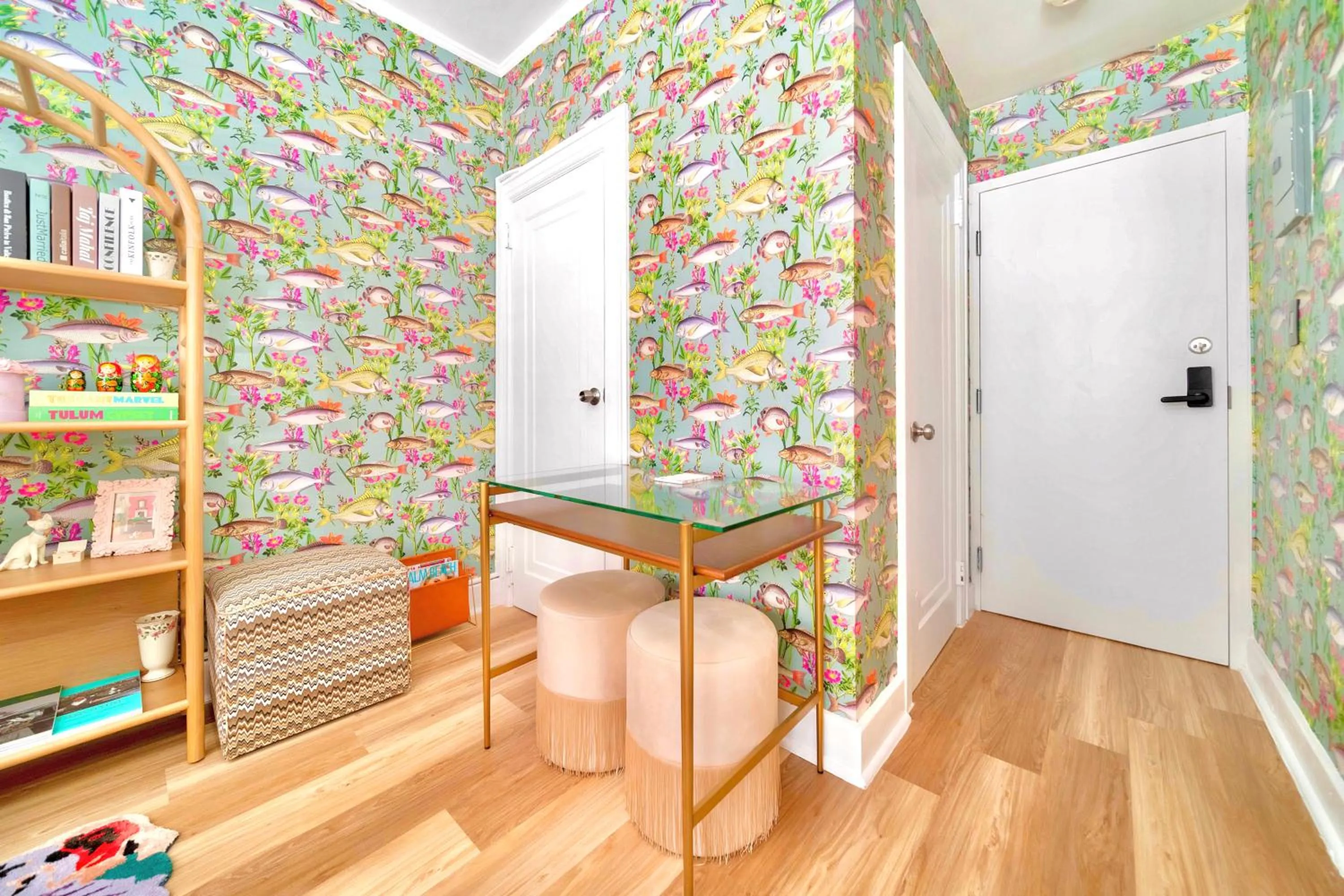 King Bed Mermaid suite - heart of Palm Beach, free parking included