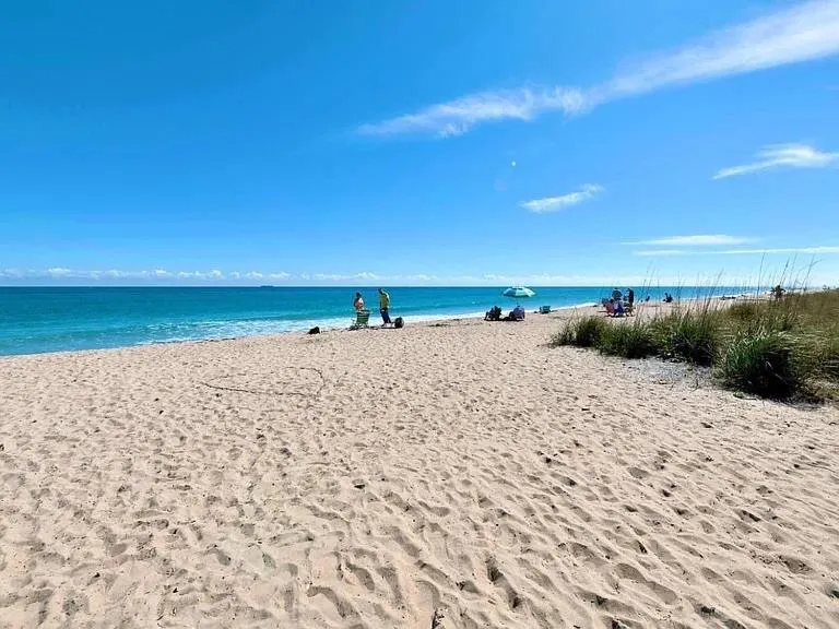 King Bed Mermaid suite - heart of Palm Beach, free parking included