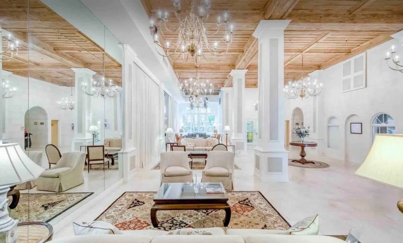 King Bed Mermaid suite - heart of Palm Beach, free parking included