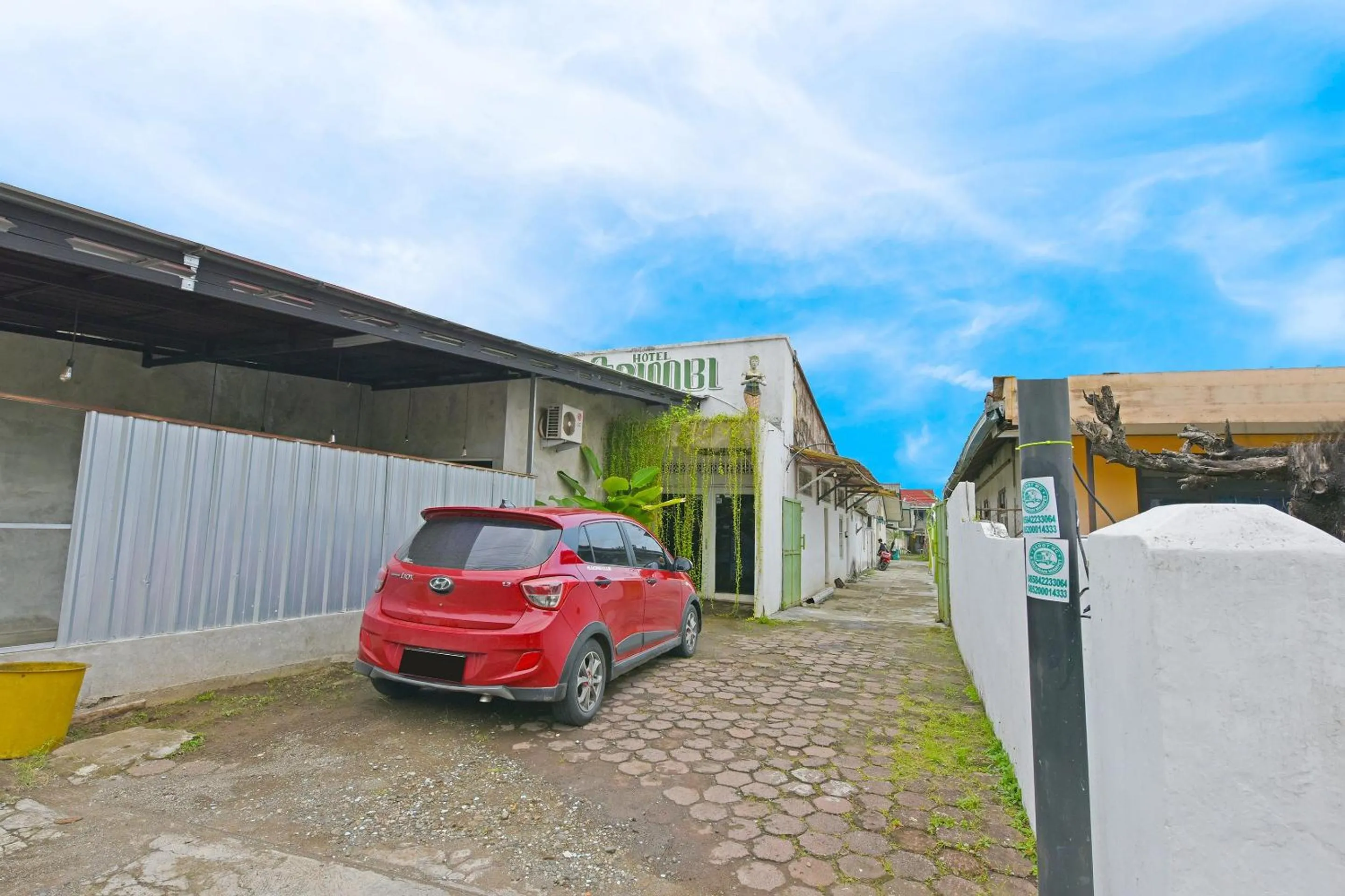 Facade/entrance in Hotel O Arimbi