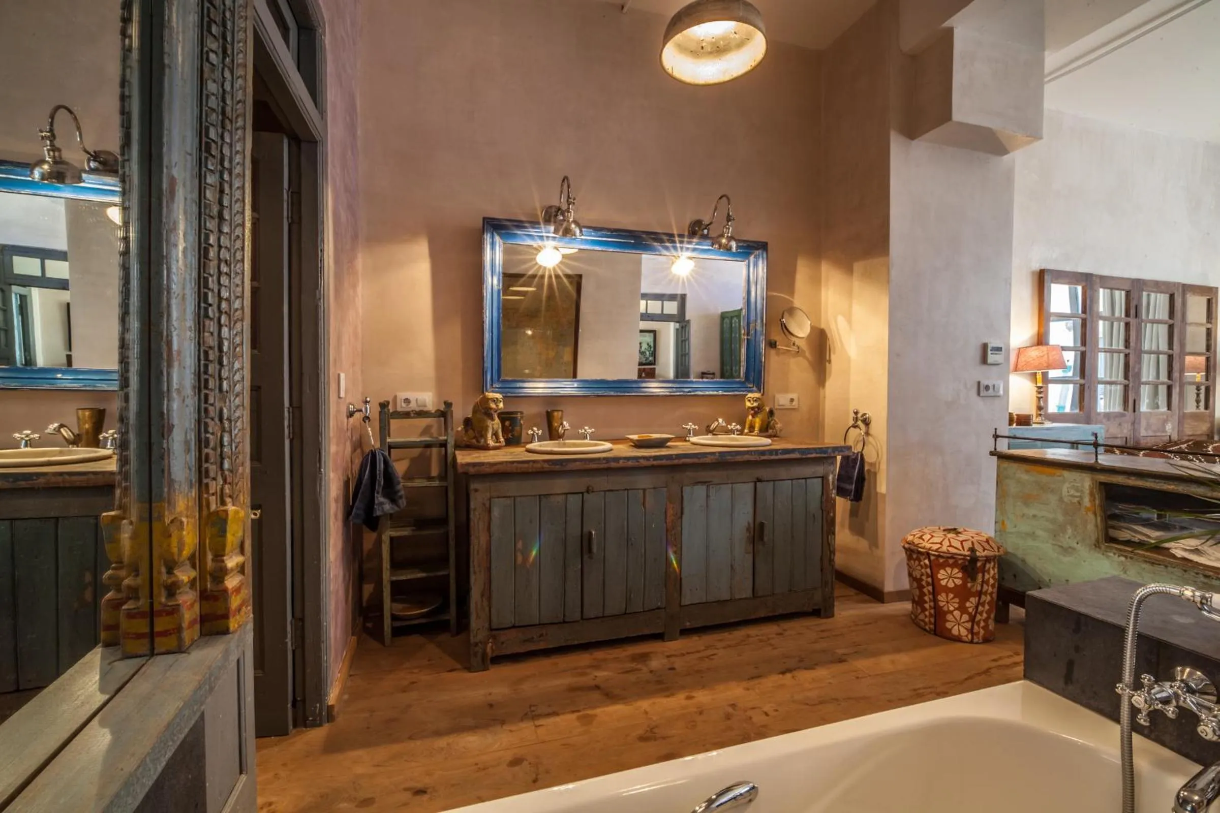 Bathroom in BOMBAYARTE APARTHOTEL TARIFA