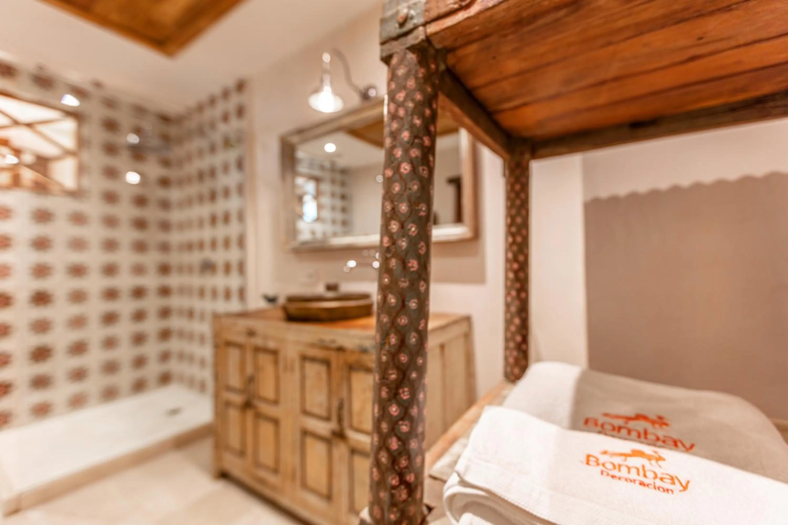 Bathroom, Bed in BOMBAYARTE APARTHOTEL TARIFA