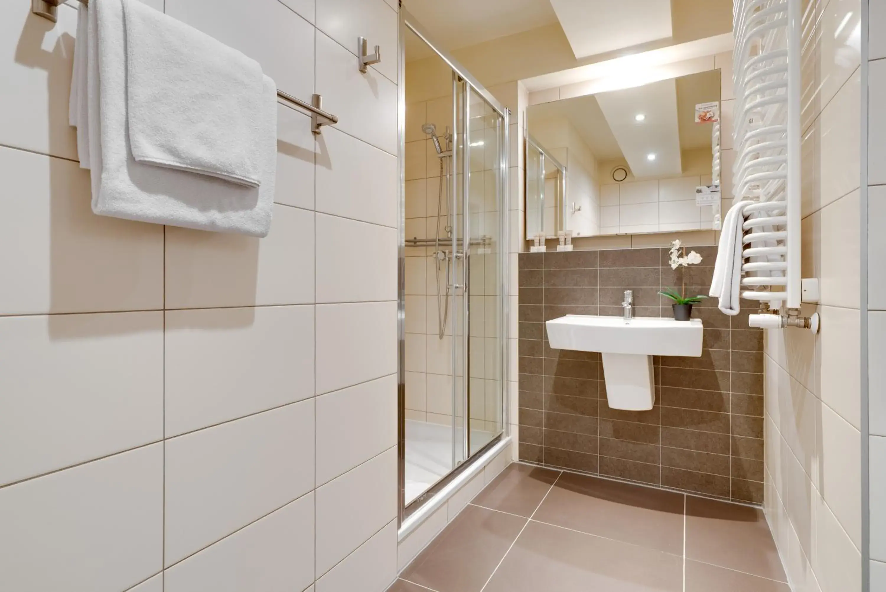 Business Double Room in Hotel Diament Plaza Gliwice Business Double Room in Hotel Diament Plaza Gliwice