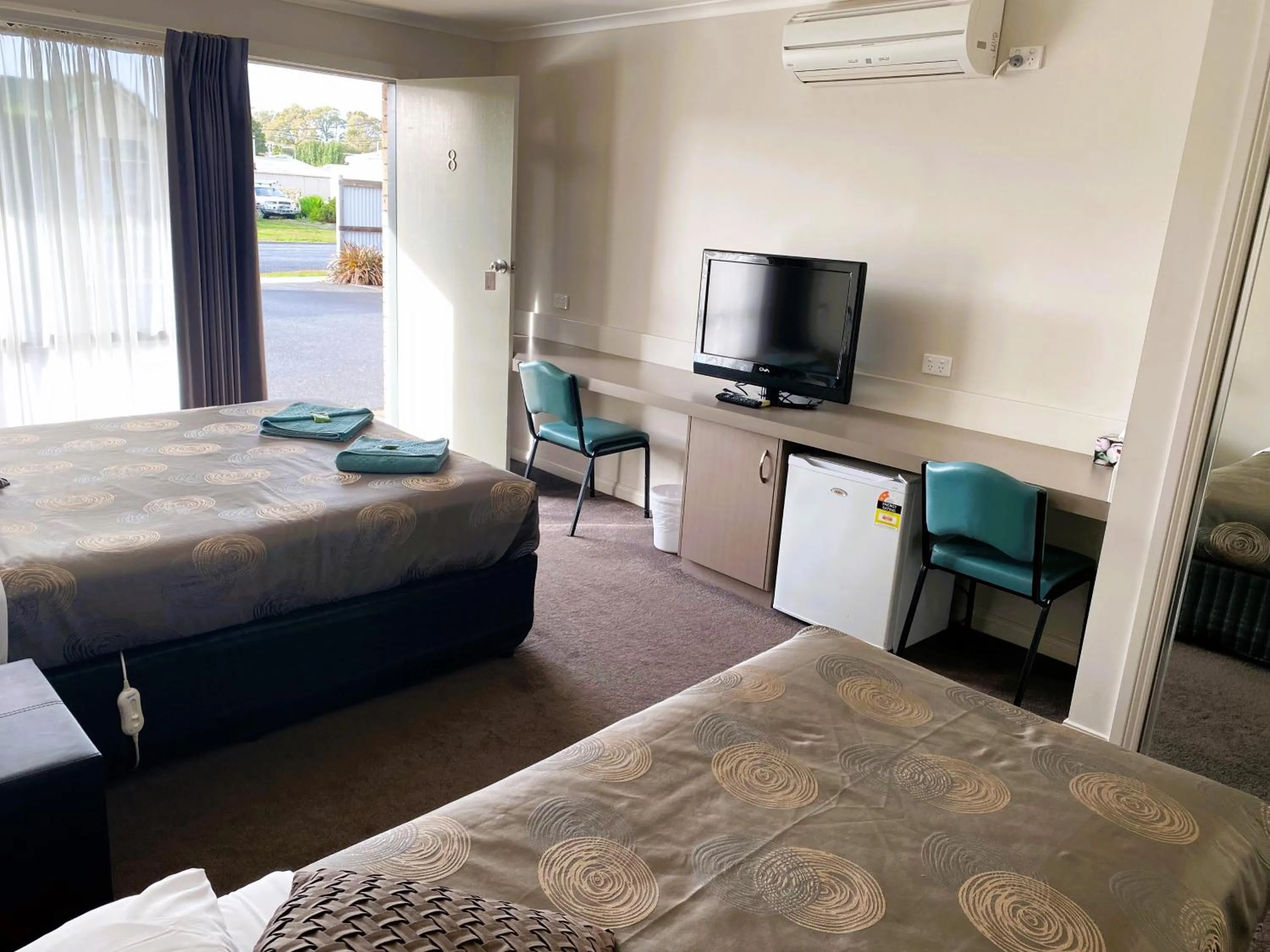 TV and multimedia, Bed in Dalvue Motel