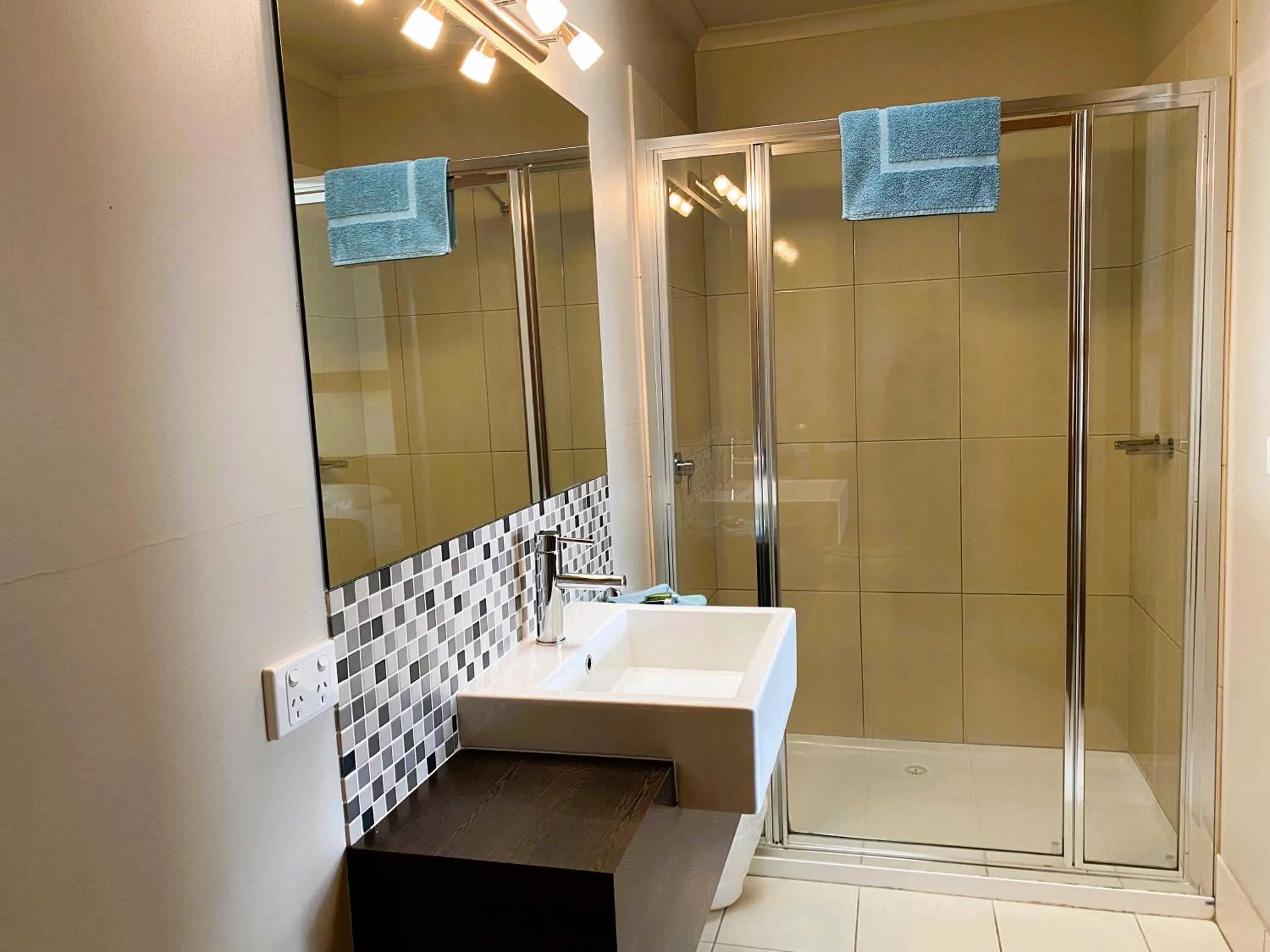 Bathroom in Dalvue Motel