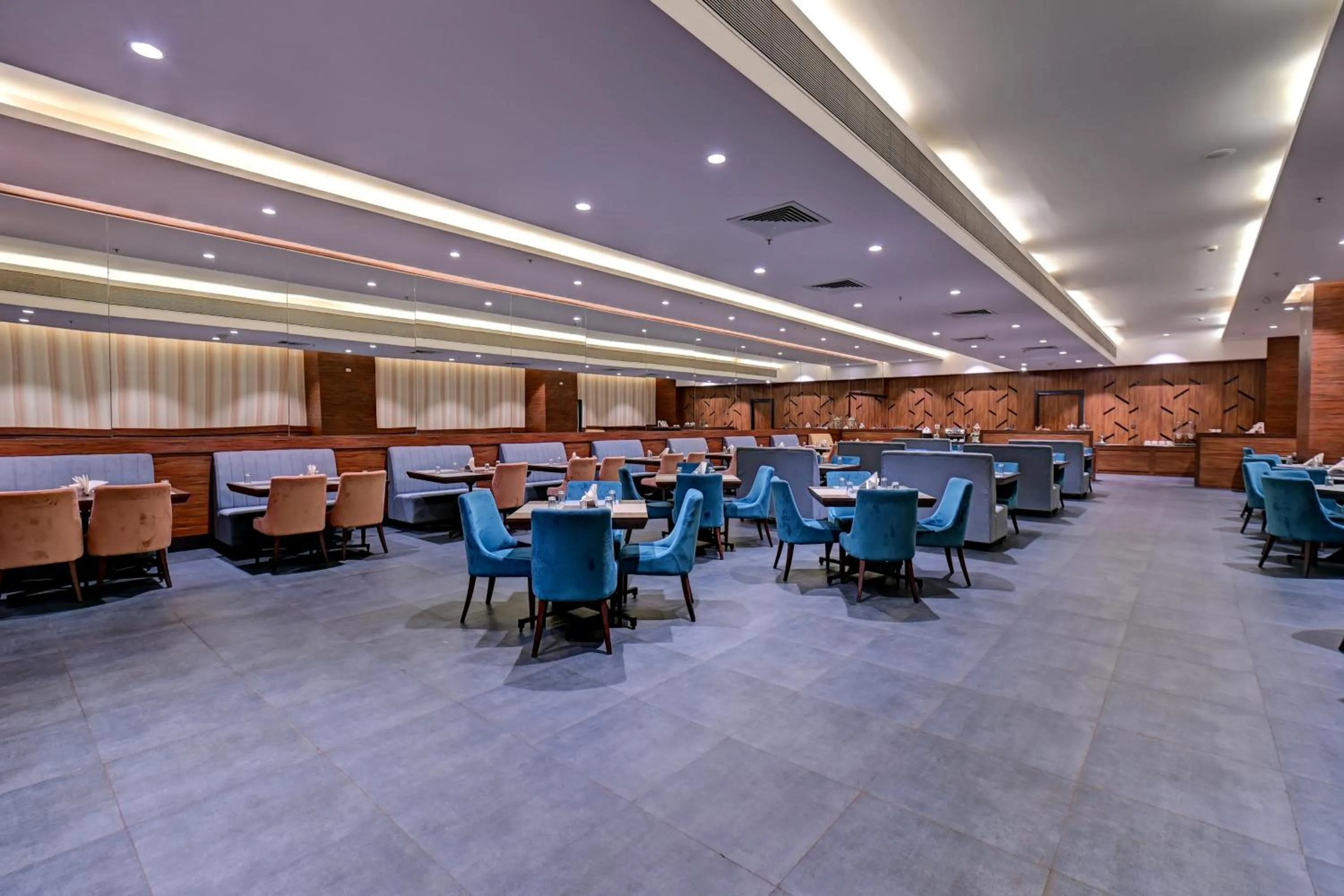 Restaurant/places to eat in Hotel Tip Top International Pune