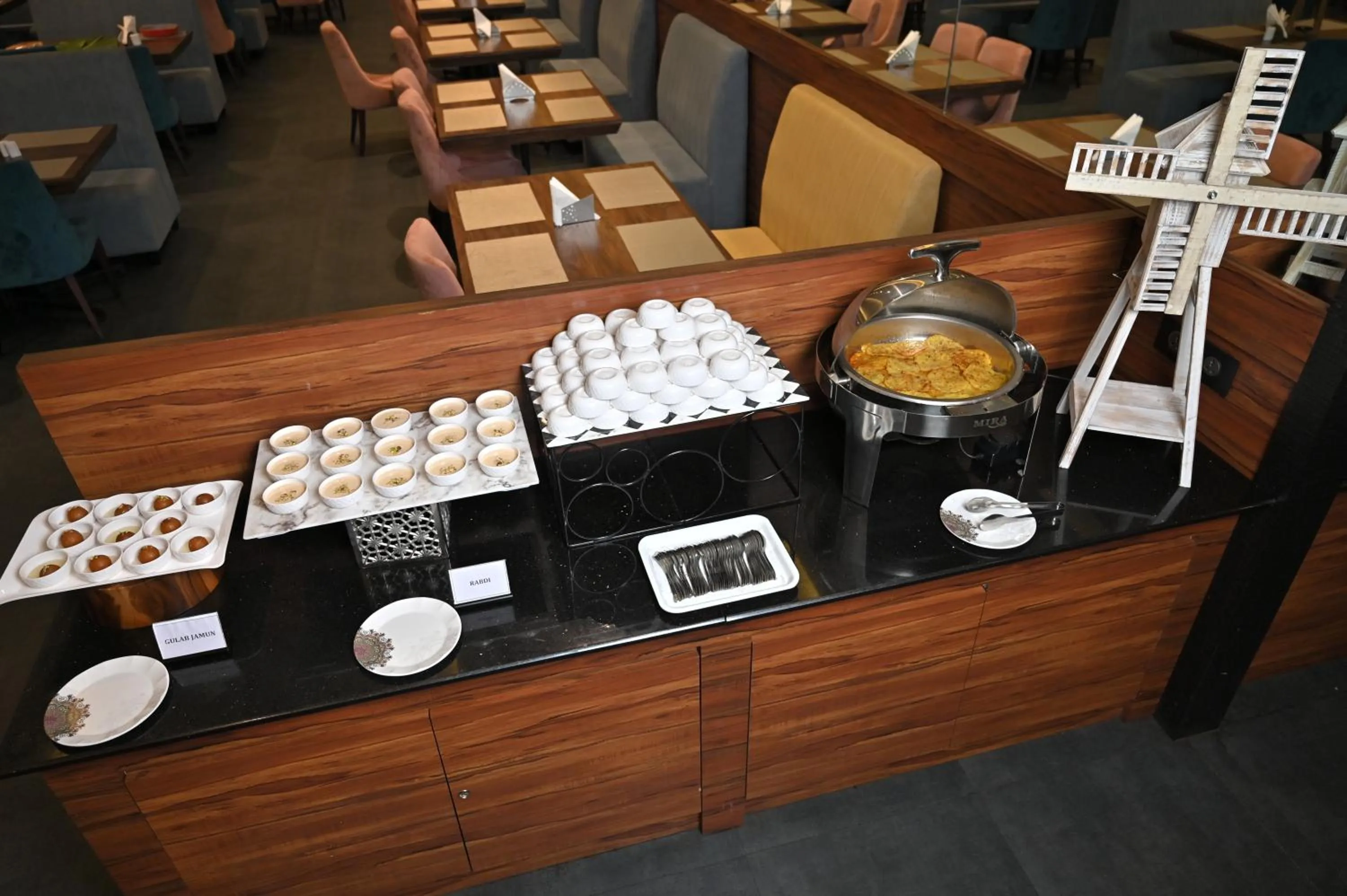 Restaurant/places to eat in Hotel Tip Top International Pune