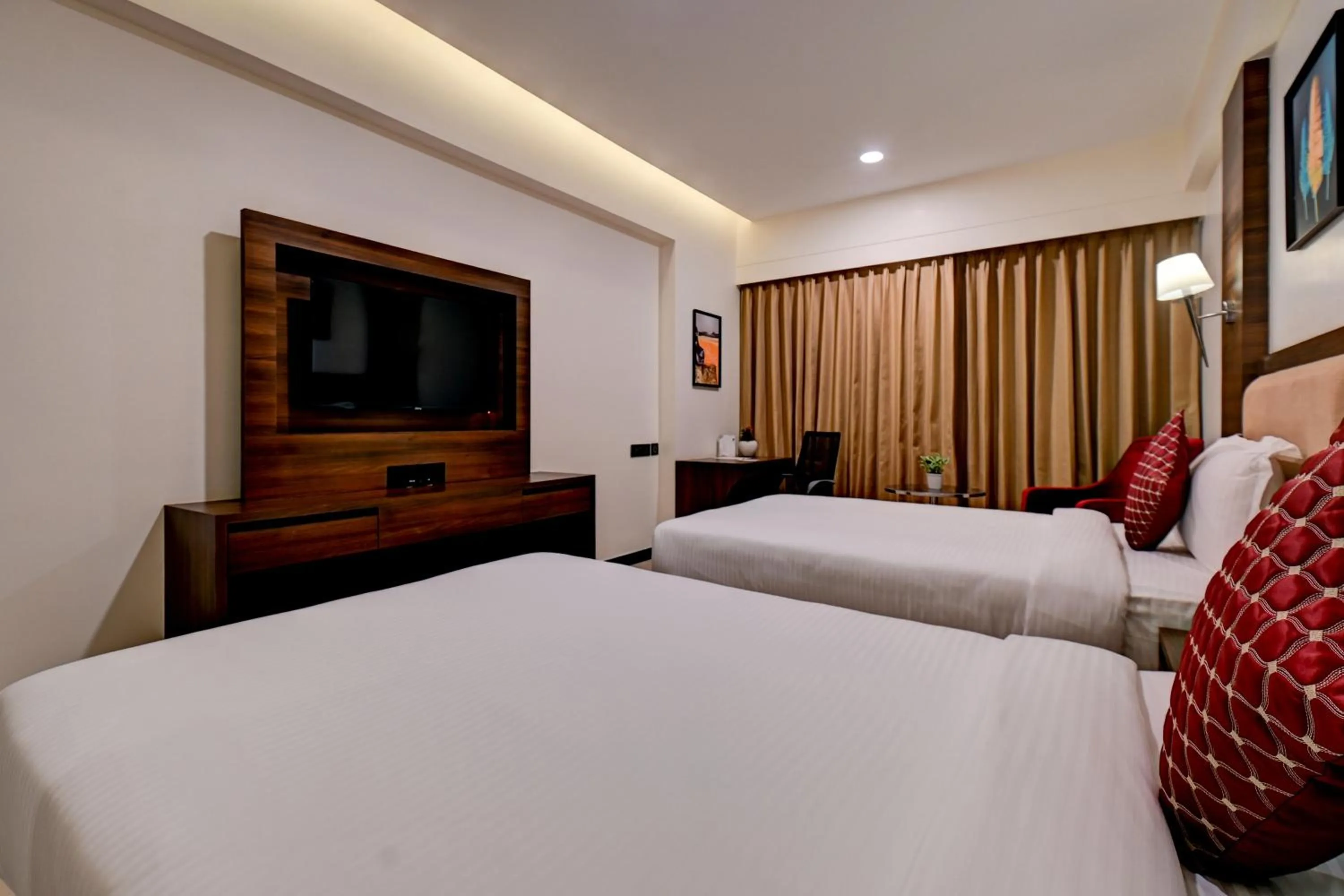 Bed in Hotel Tip Top International Pune