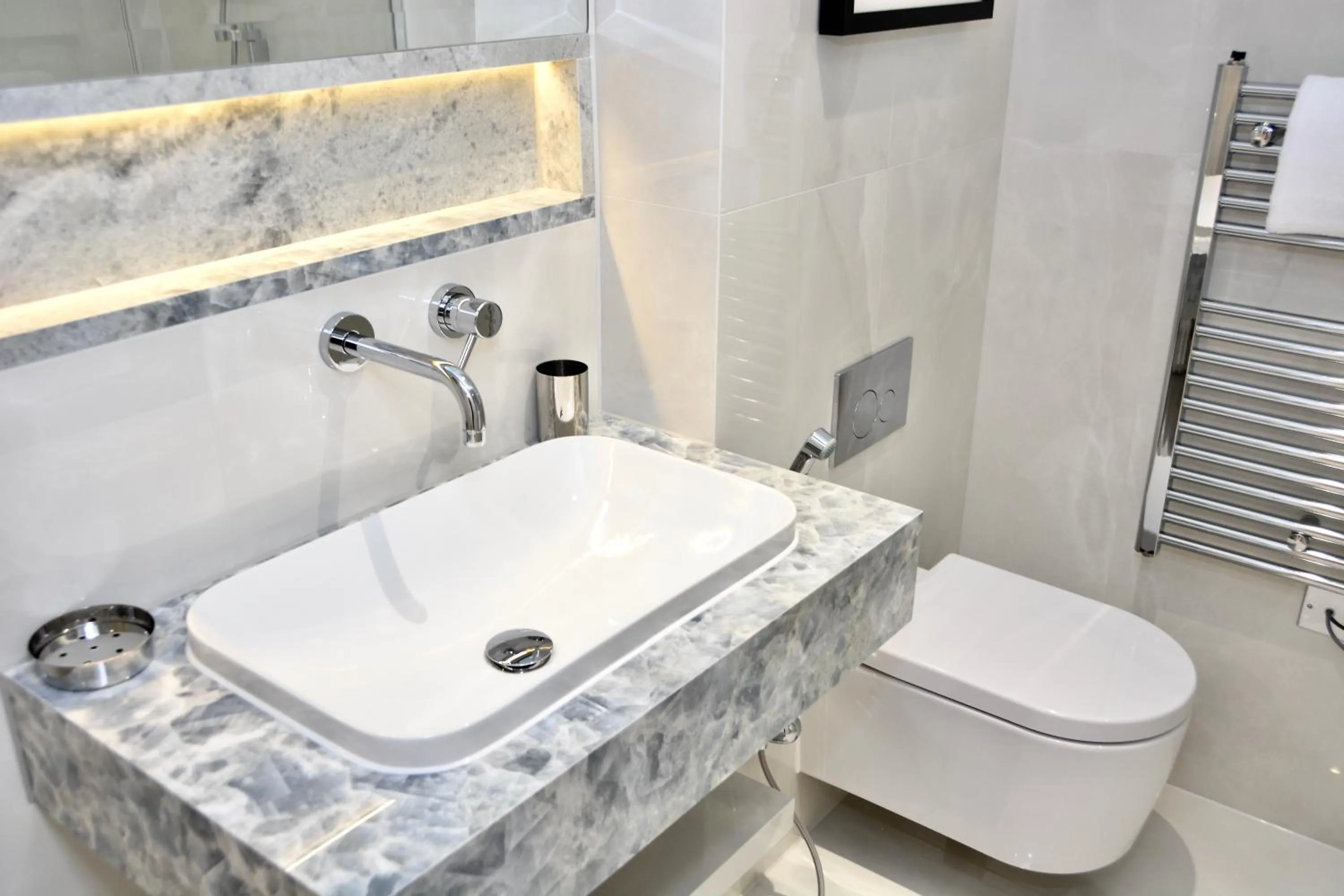 Toilet in Sanctum Regent's Park