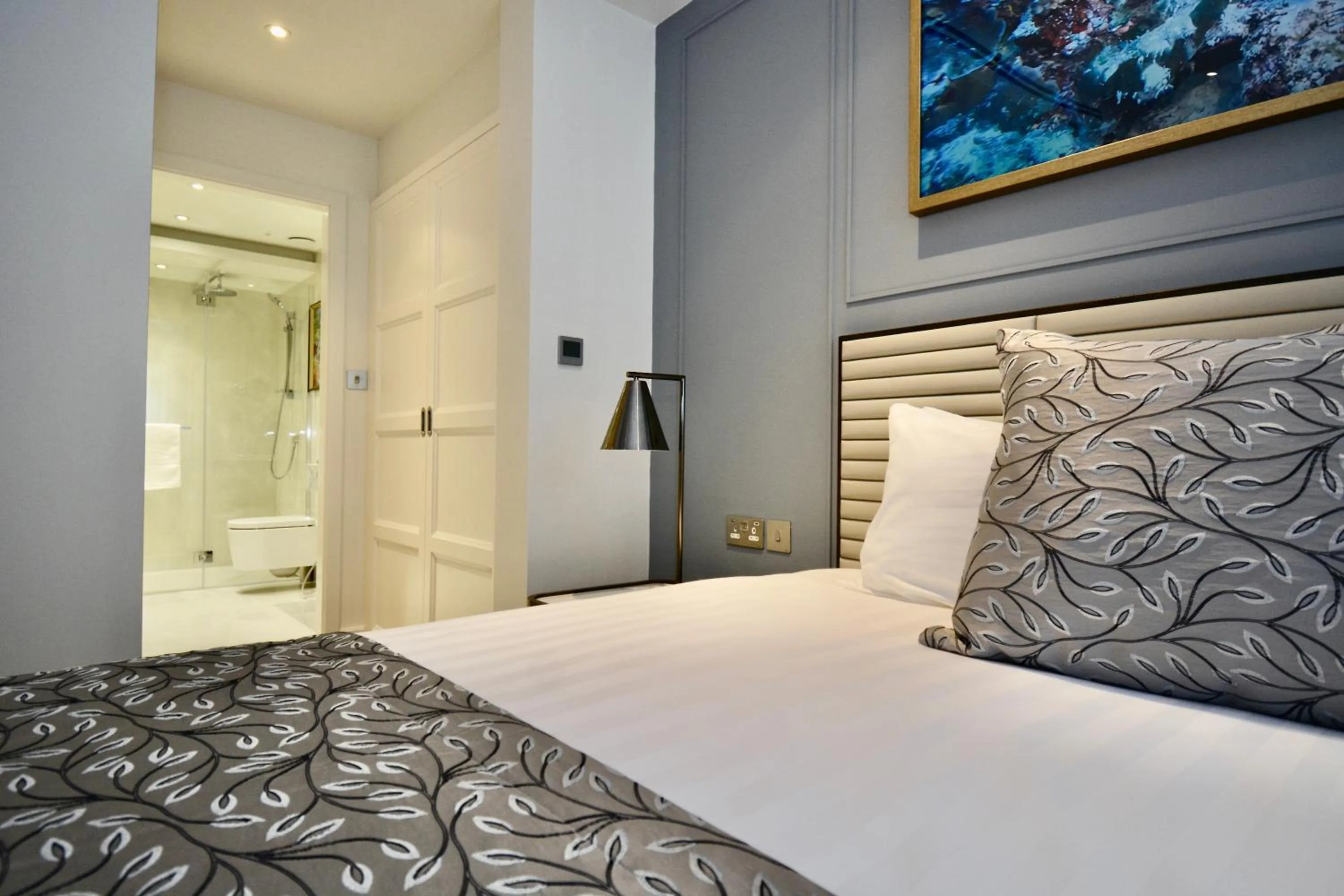 Shower, Bed in Sanctum Regent's Park