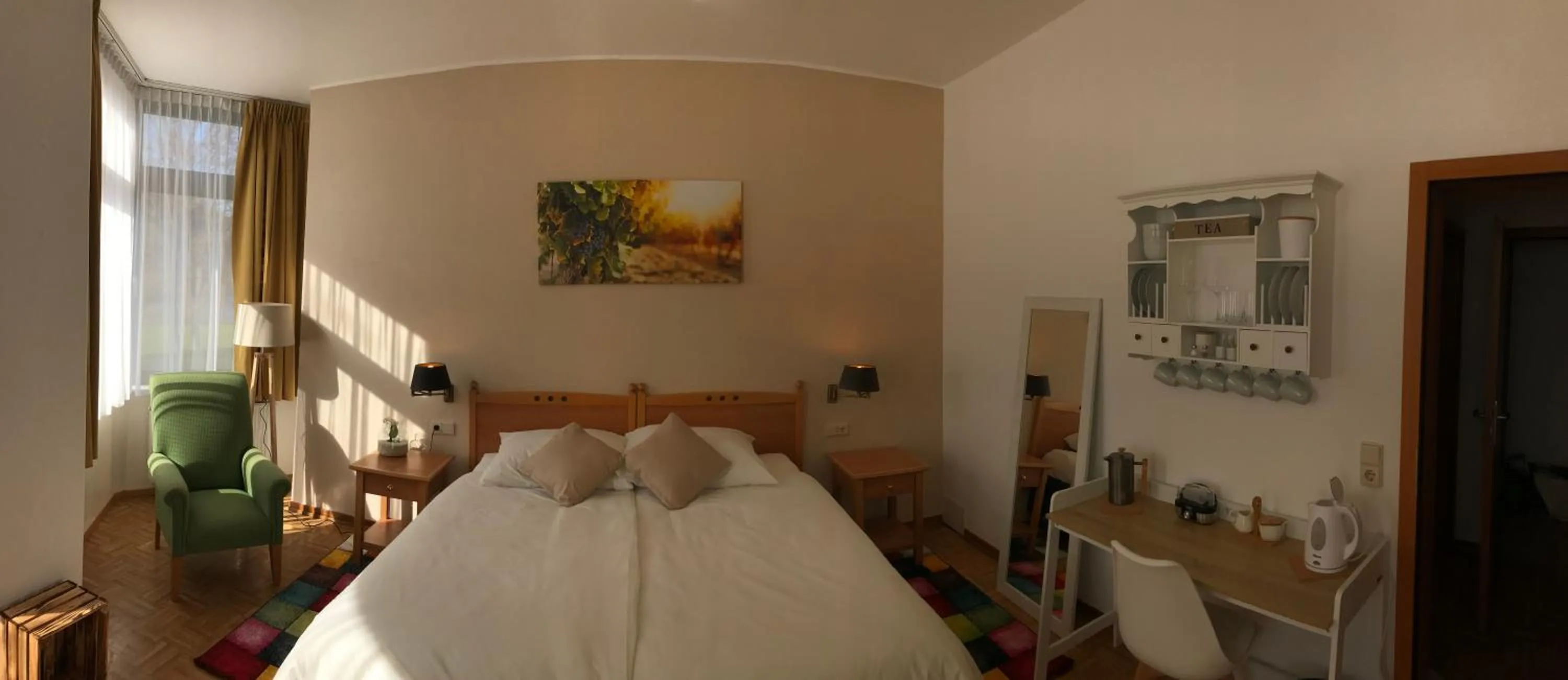 Photo of the whole room in Gästezimmer Klein und Fein für nach dem Wein