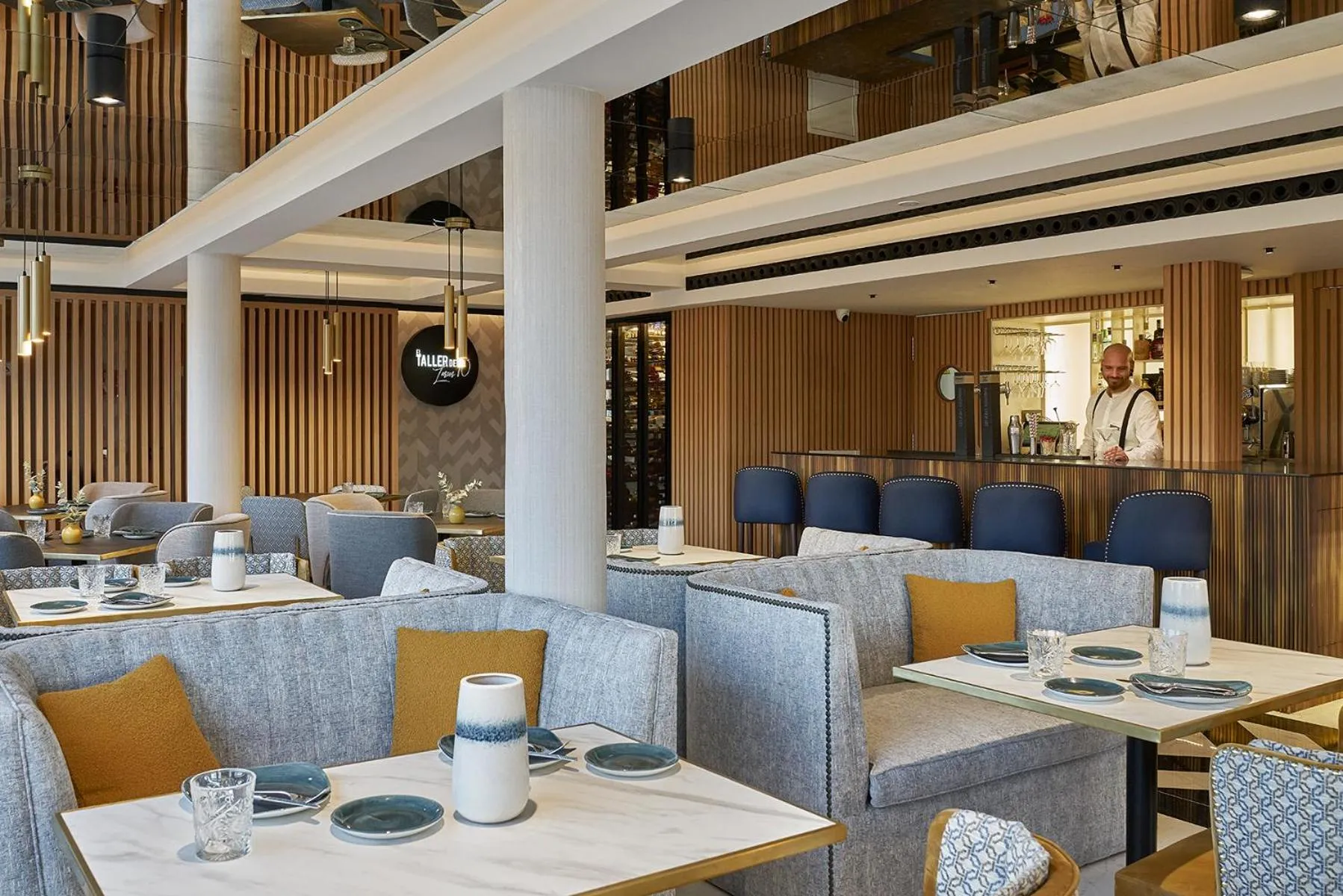 Restaurant/places to eat in Vincci Larios Diez