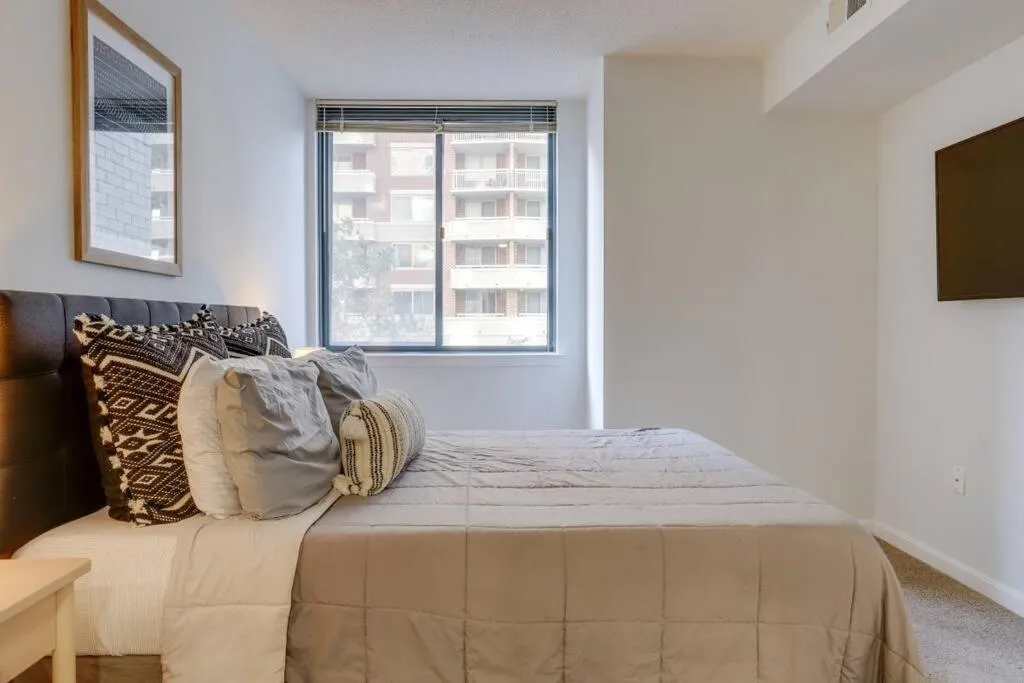 Sensational 1 Bedroom Condo At Ballston place With Gym