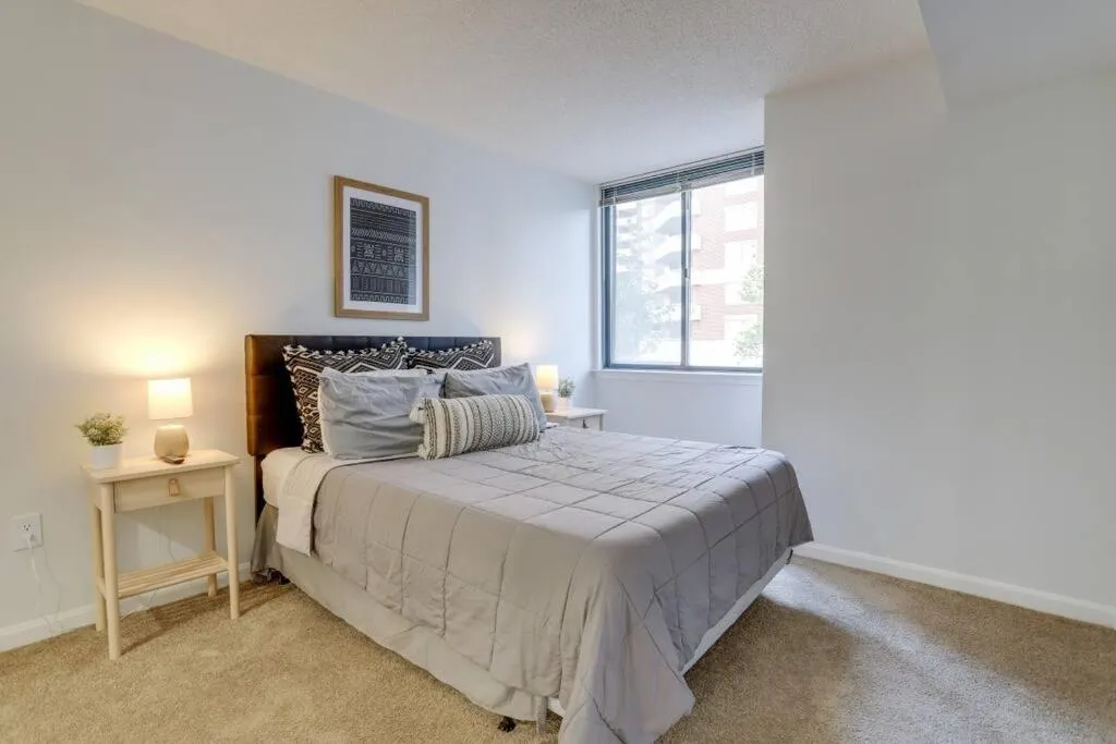 Sensational 1 Bedroom Condo At Ballston place With Gym