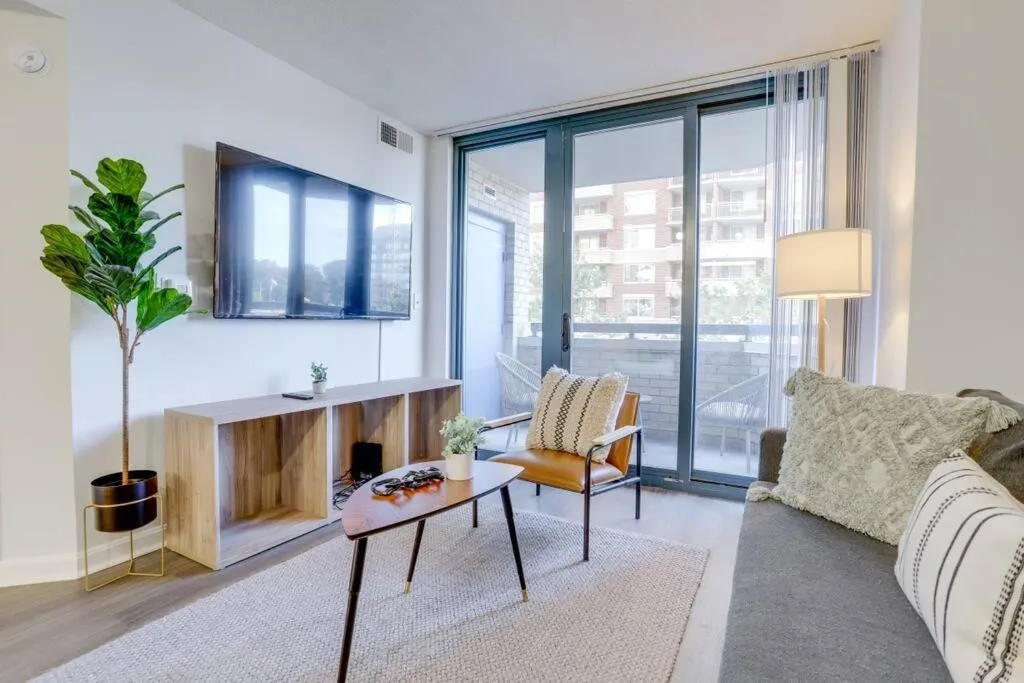Sensational 1 Bedroom Condo At Ballston place With Gym