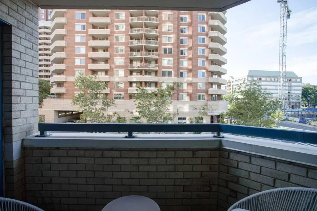 Sensational 1 Bedroom Condo At Ballston place With Gym