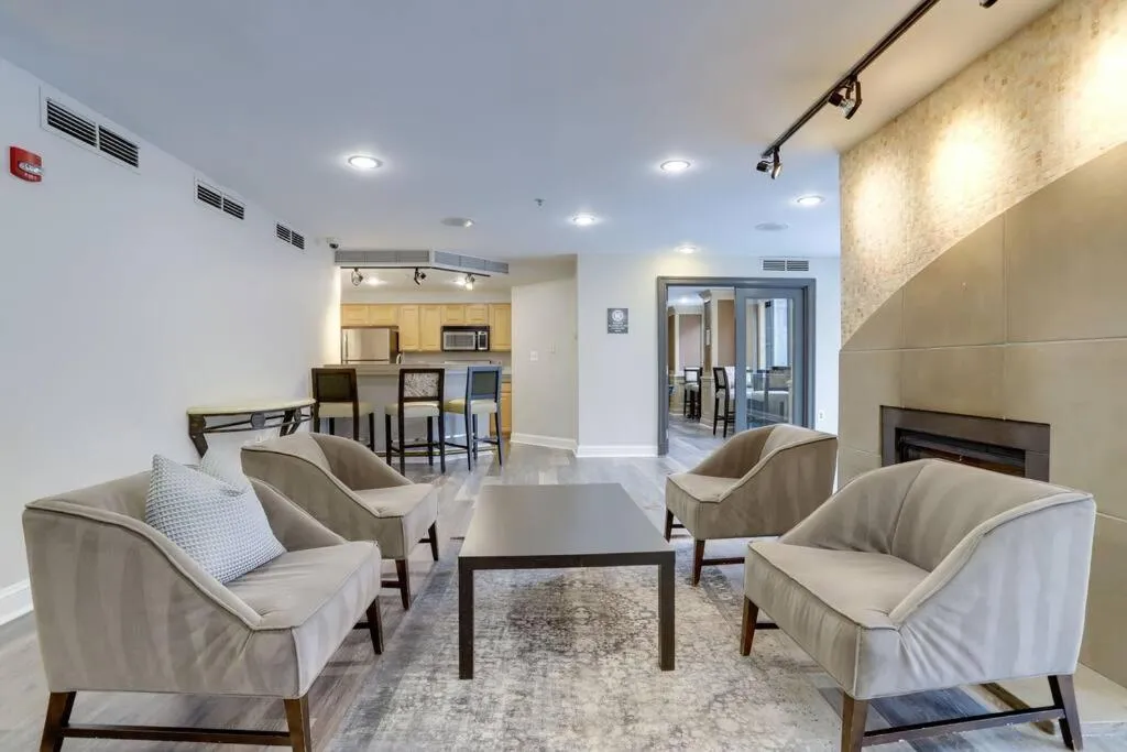 Sensational 1 Bedroom Condo At Ballston place With Gym