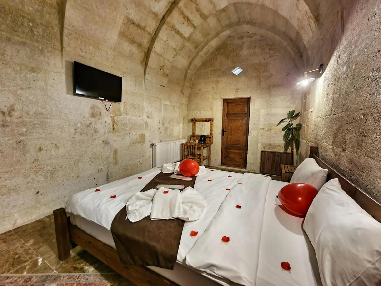 Bed in Lavinia Cappadocia Cave