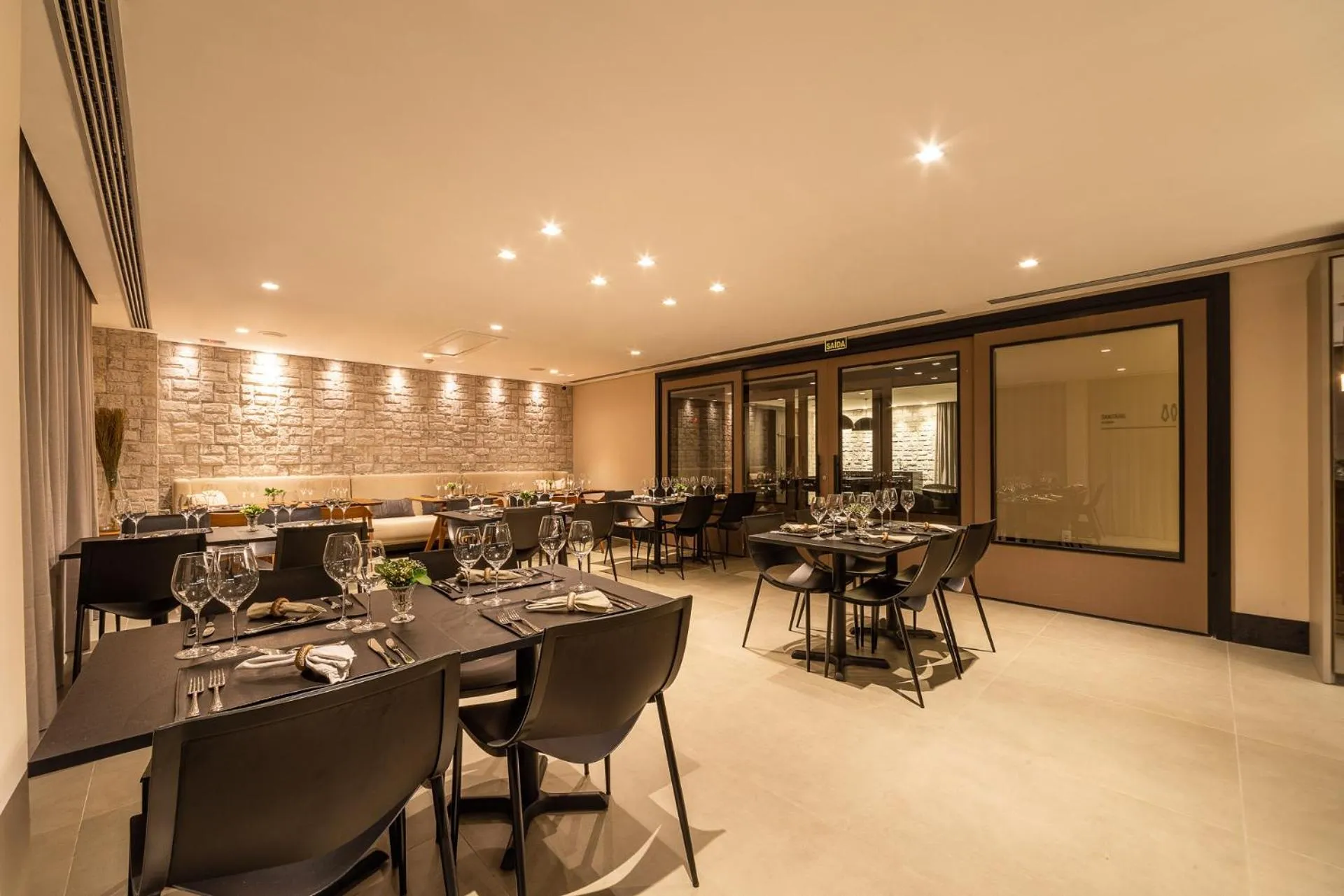 Restaurant/places to eat in Chateau Laghetto Collection Oficial