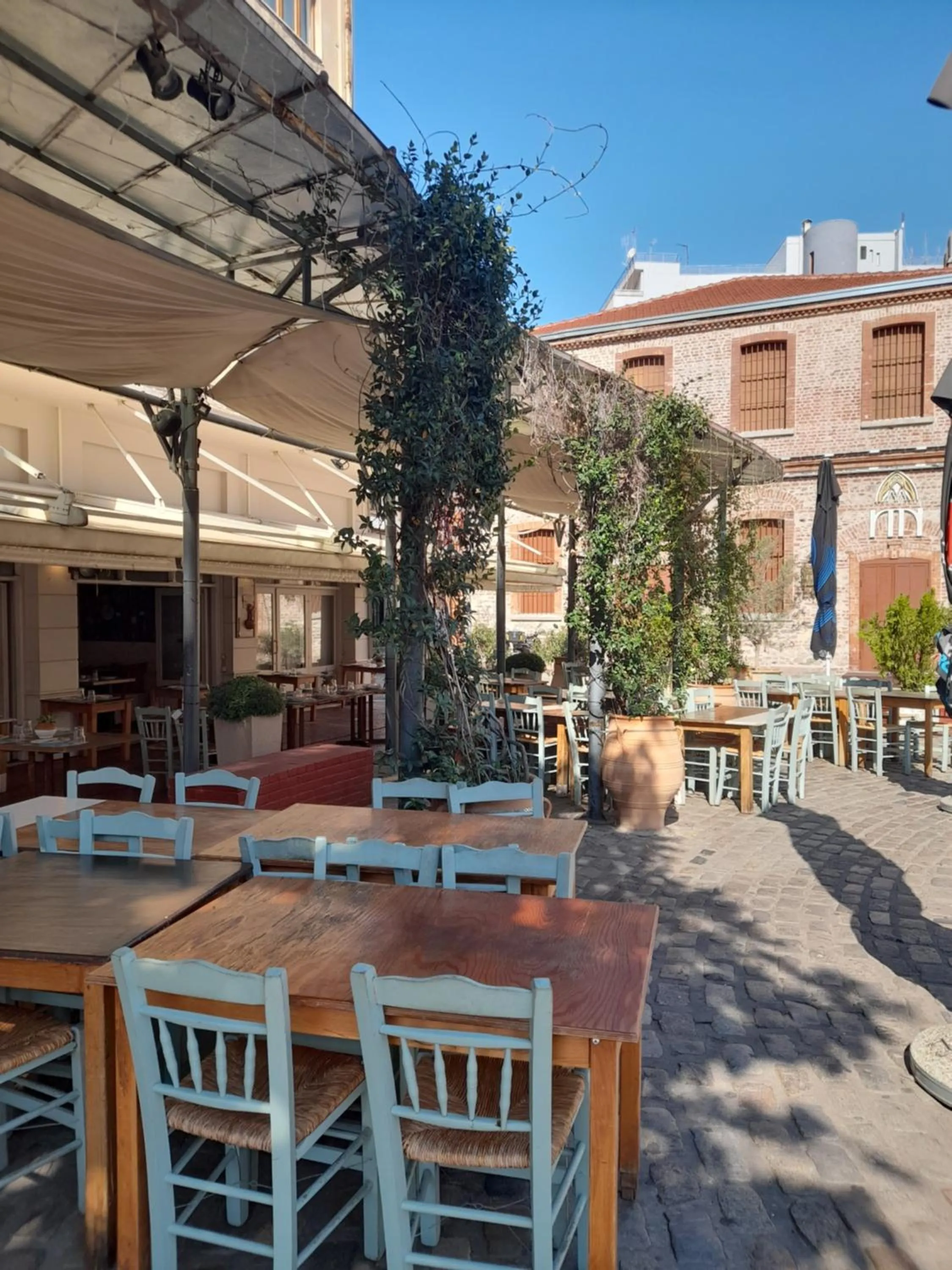 Restaurant/places to eat in Black Onyx Comfort Suites - Elegant Stay- City Center Next to Airport Bus