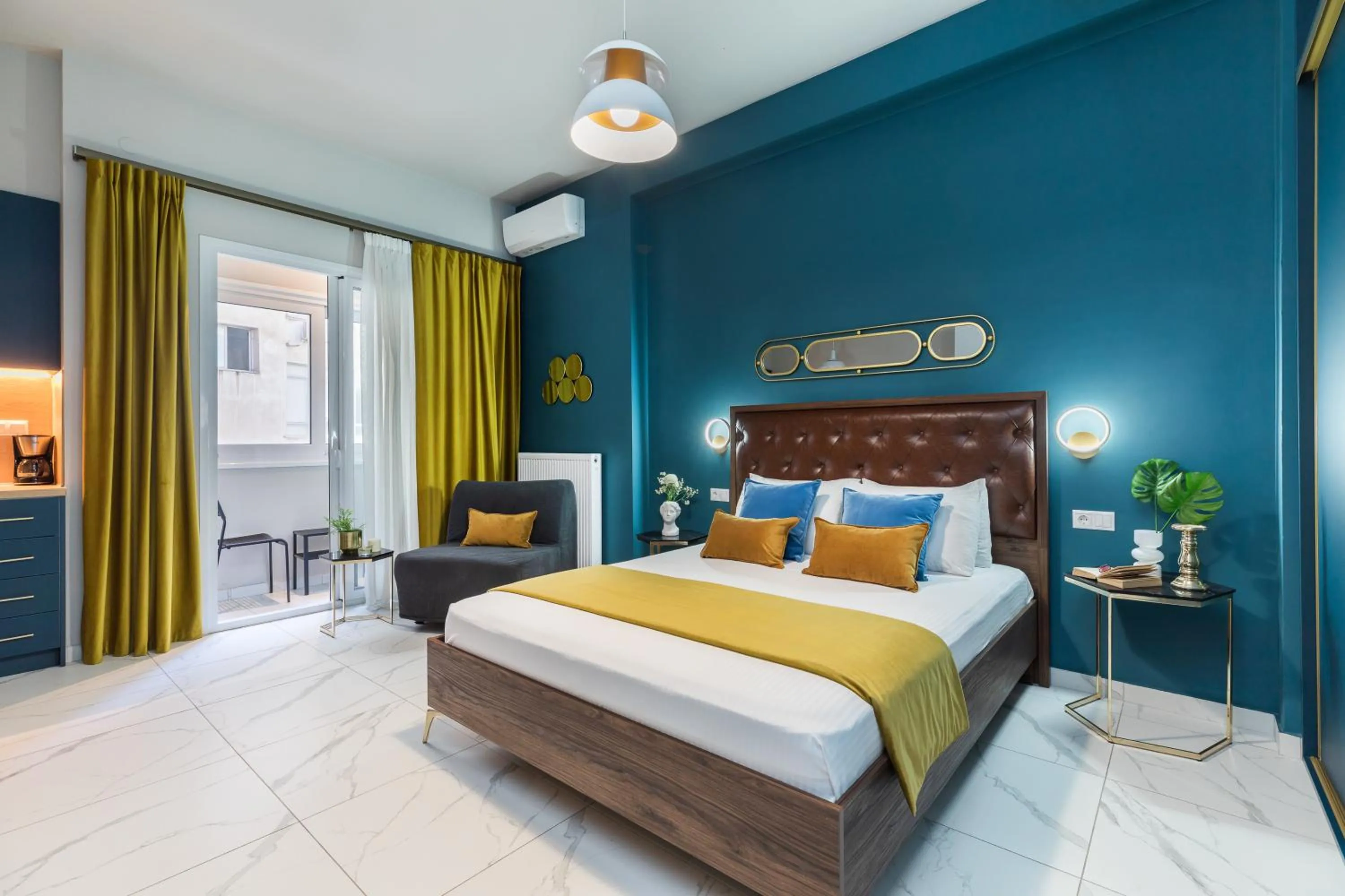 Balcony/Terrace, Bed in Black Onyx Comfort Suites - Elegant Stay- City Center Next to Airport Bus