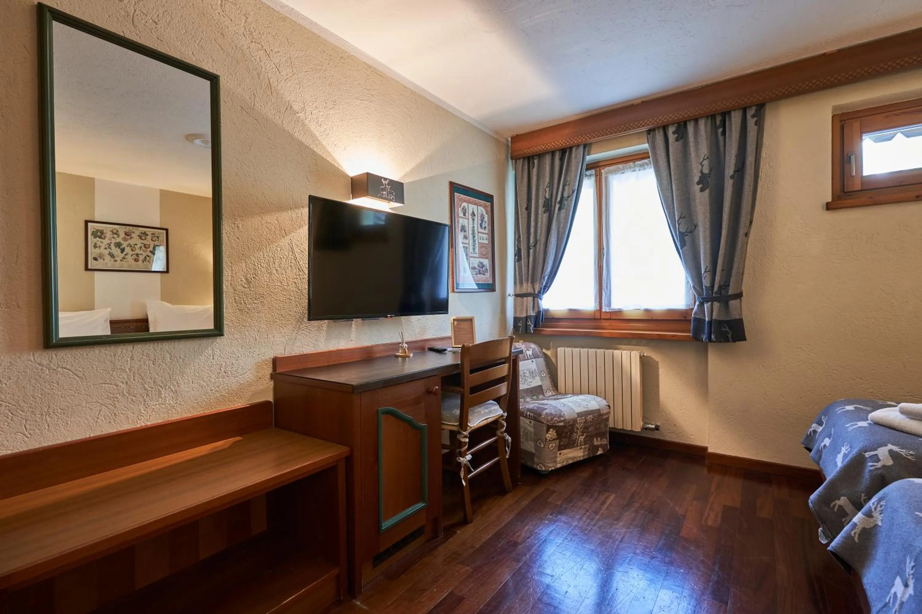 Photo of the whole room, Bed in Hotel Walser Courmayeur